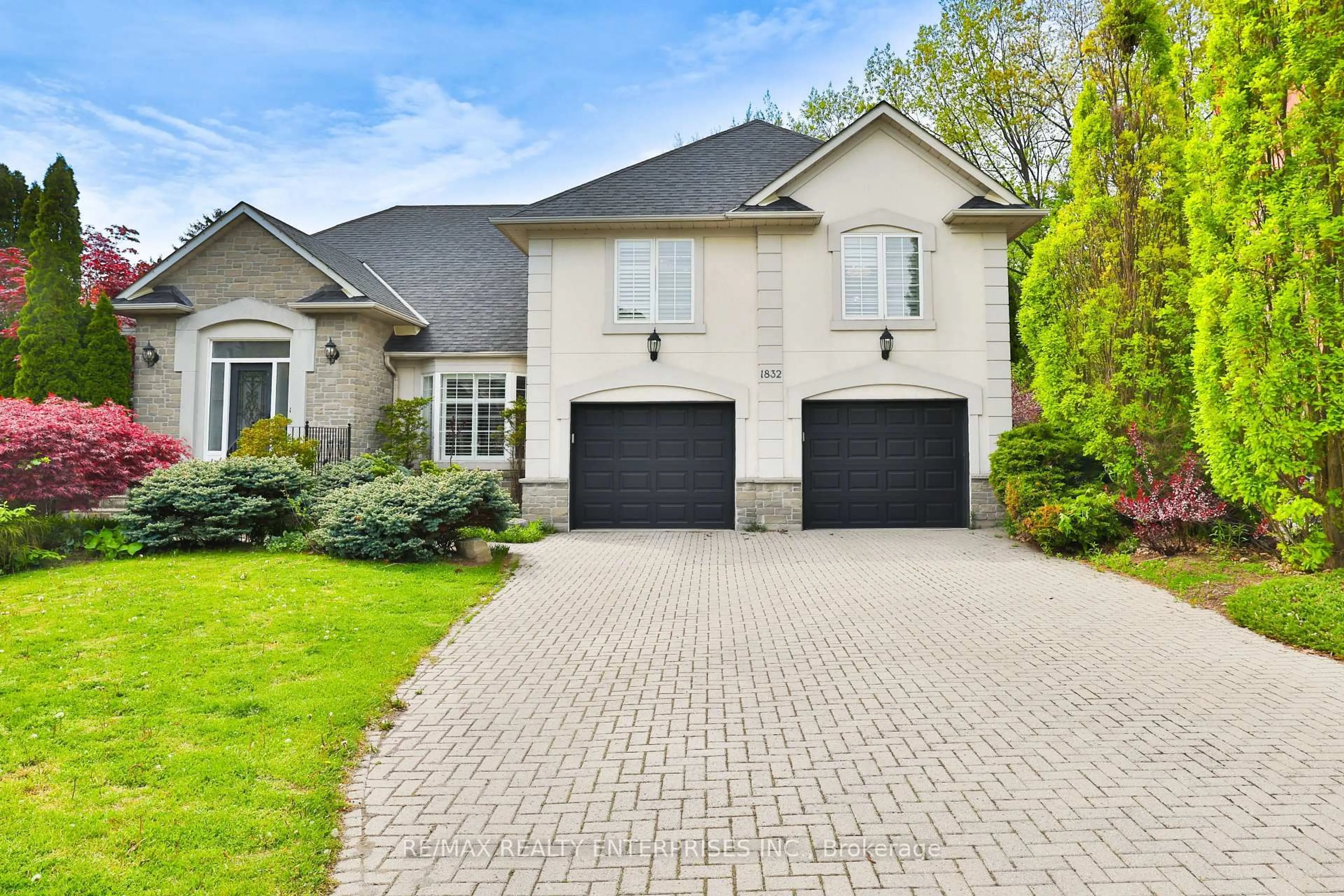 Home with brick exterior material, street for 1832 Chesbro Crt, Mississauga Ontario L5H 4H2