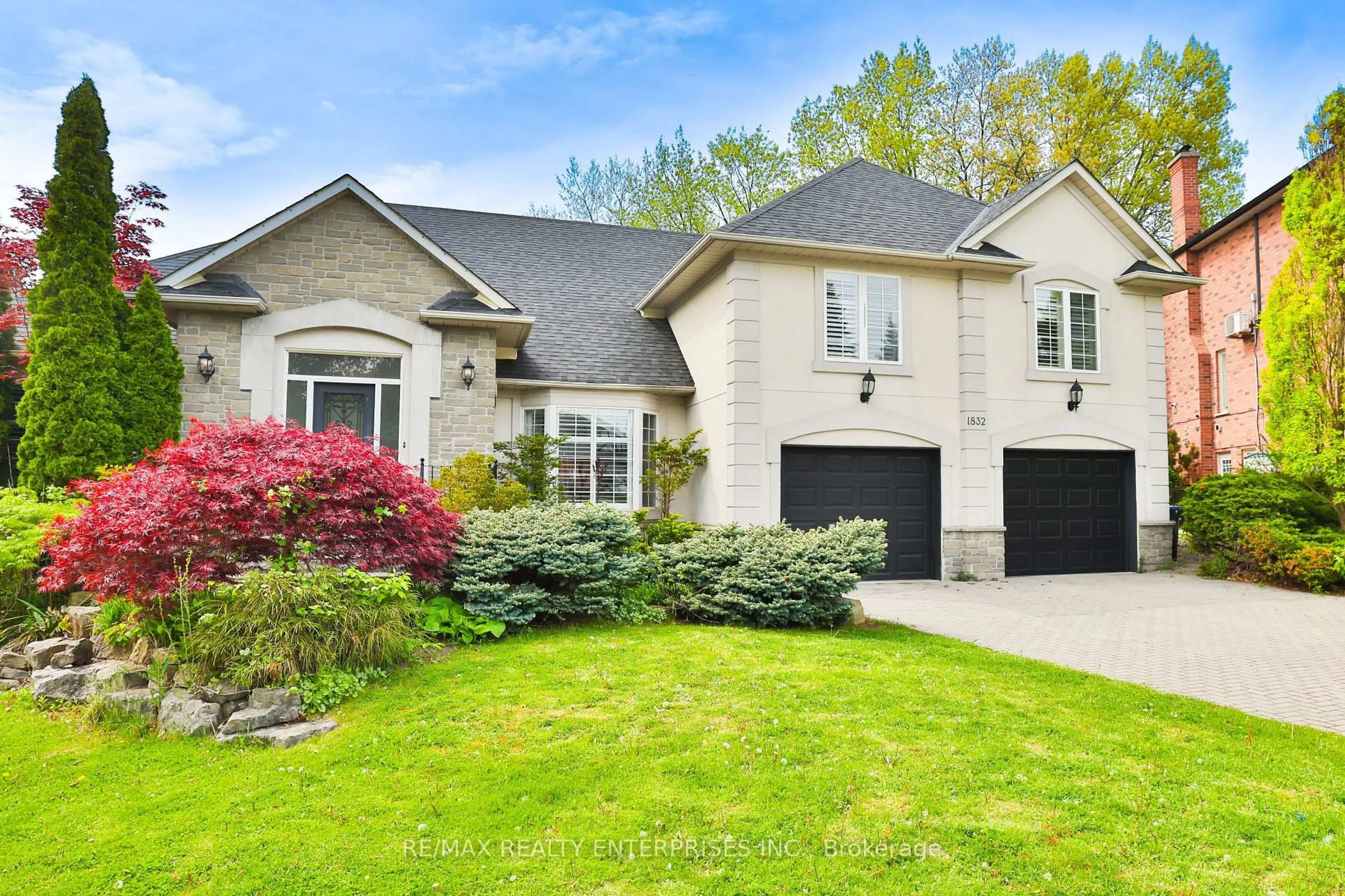 Home with brick exterior material, street for 1832 Chesbro Crt, Mississauga Ontario L5H 4H2