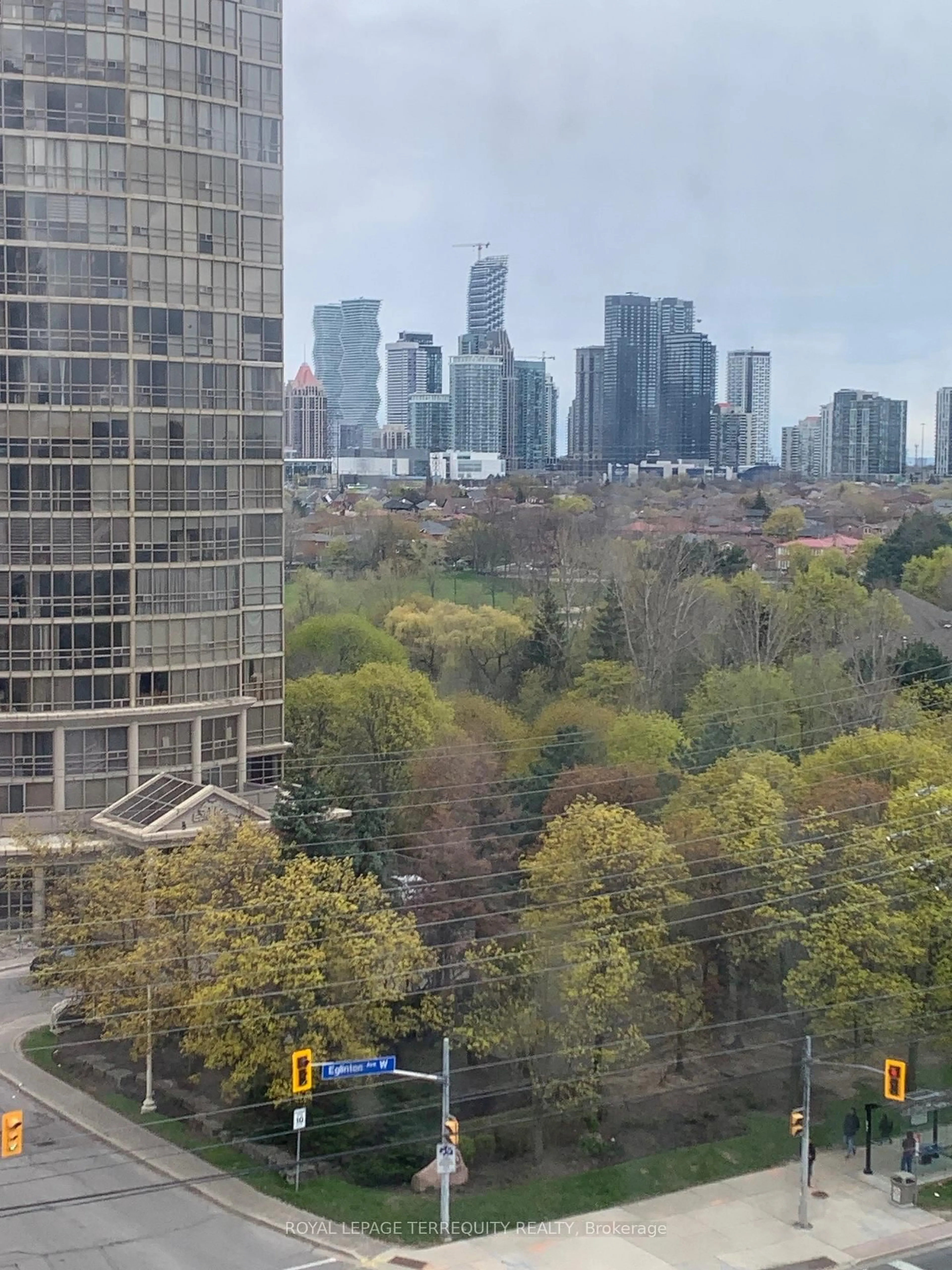 Blurry image for 75 Eglinton Ave #703, Mississauga Ontario L5R 0E5