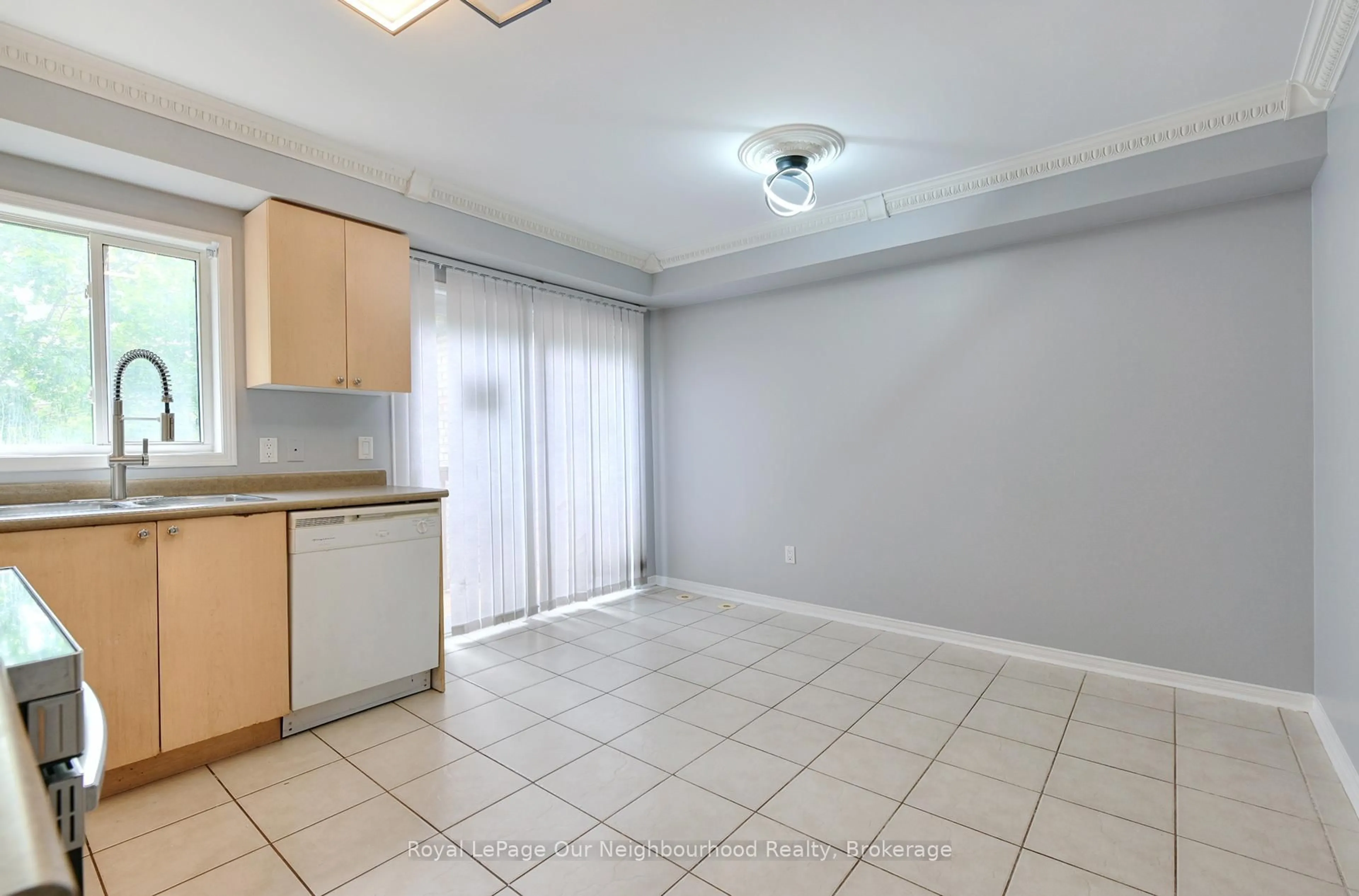 A pic of a room for 50 Strathaven Dr #96, Mississauga Ontario L5R 4E7