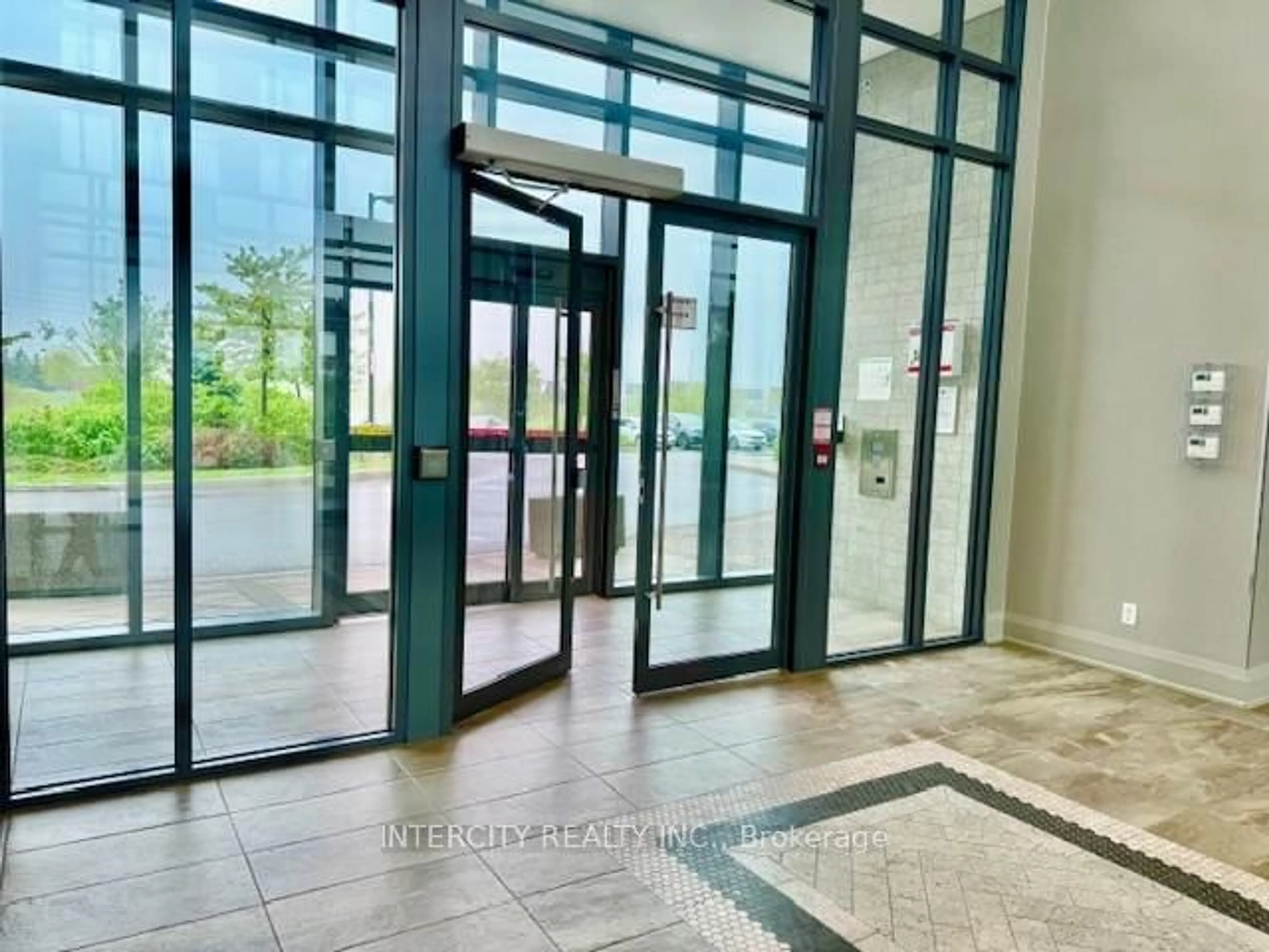 Indoor foyer for 55 Yorkland Blvd #503, Brampton Ontario L6P 4K9