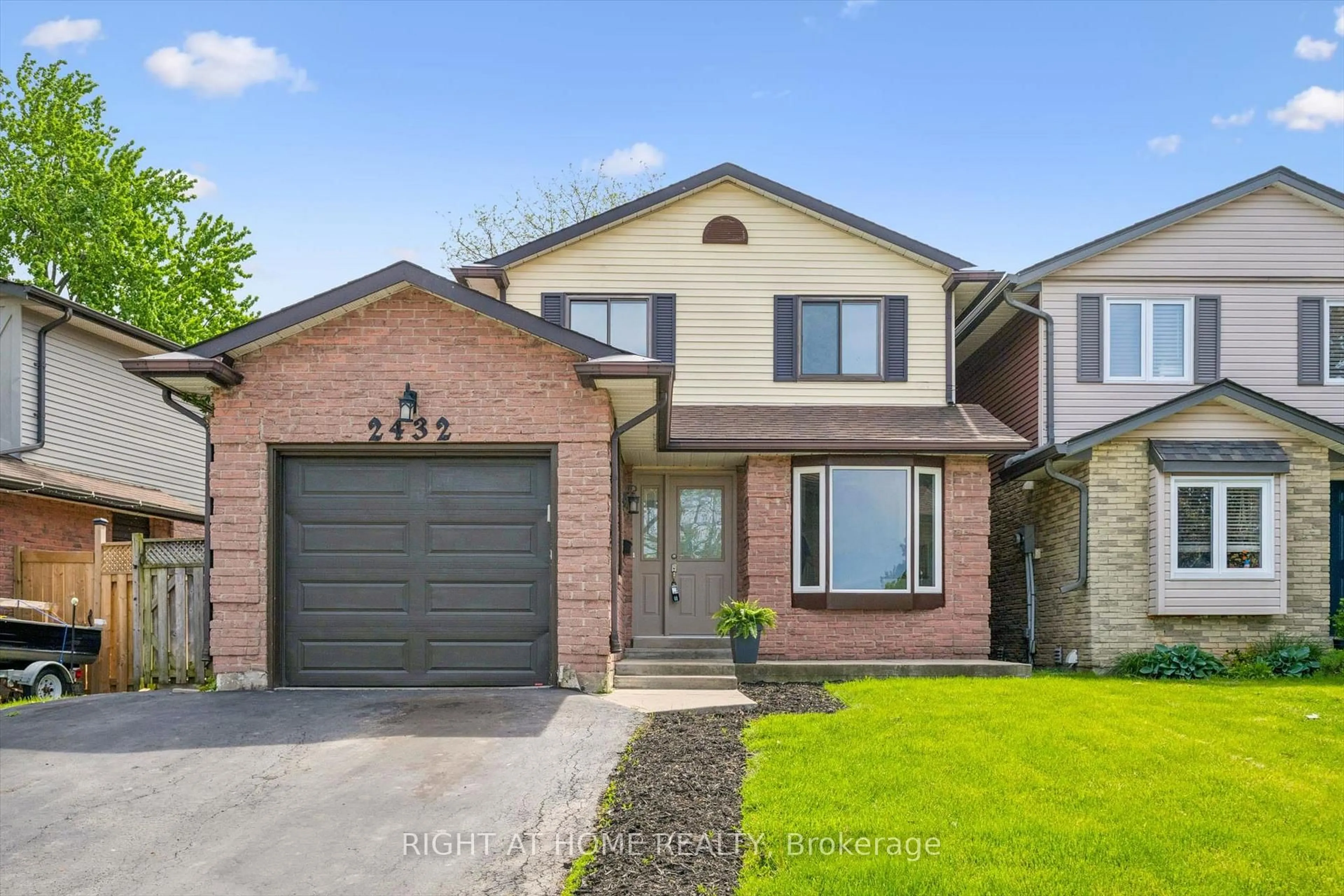 Home with brick exterior material, street for 2432 Malcolm Cres, Burlington Ontario L7P 3Y4