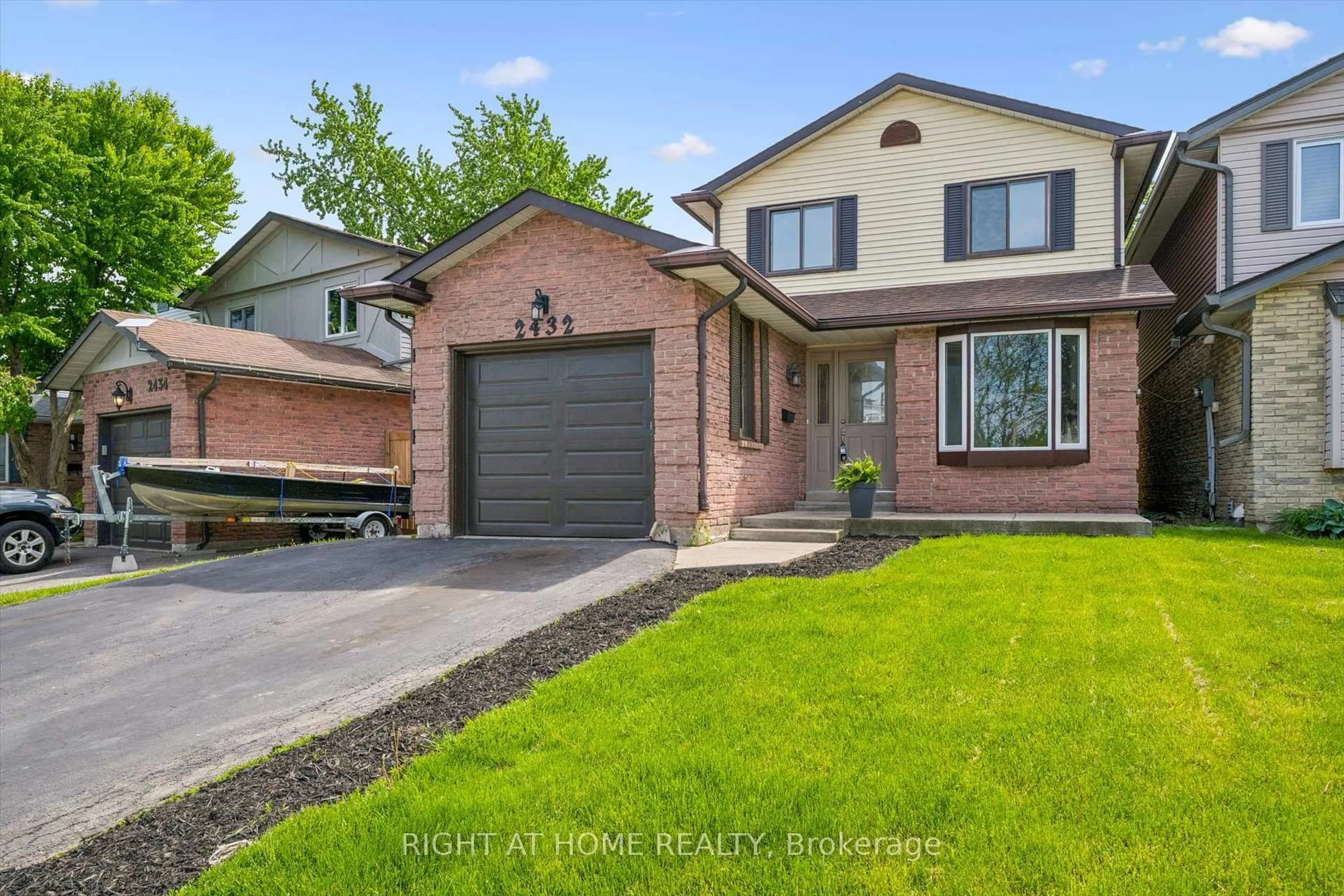 Home with brick exterior material, street for 2432 Malcolm Cres, Burlington Ontario L7P 3Y4