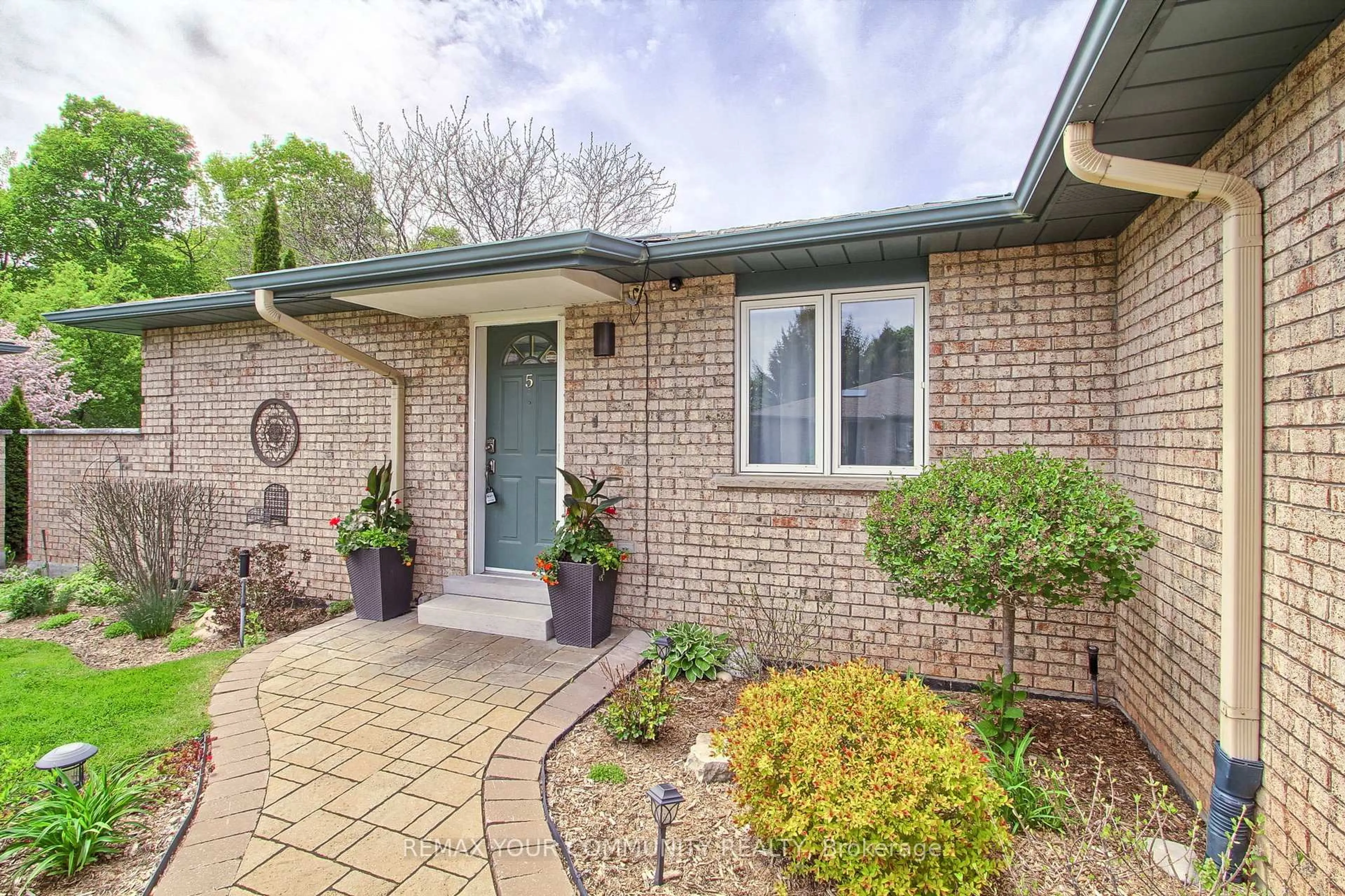 Home with brick exterior material, street for 23 Reddington Dr #5, Caledon Ontario L7E 0E4