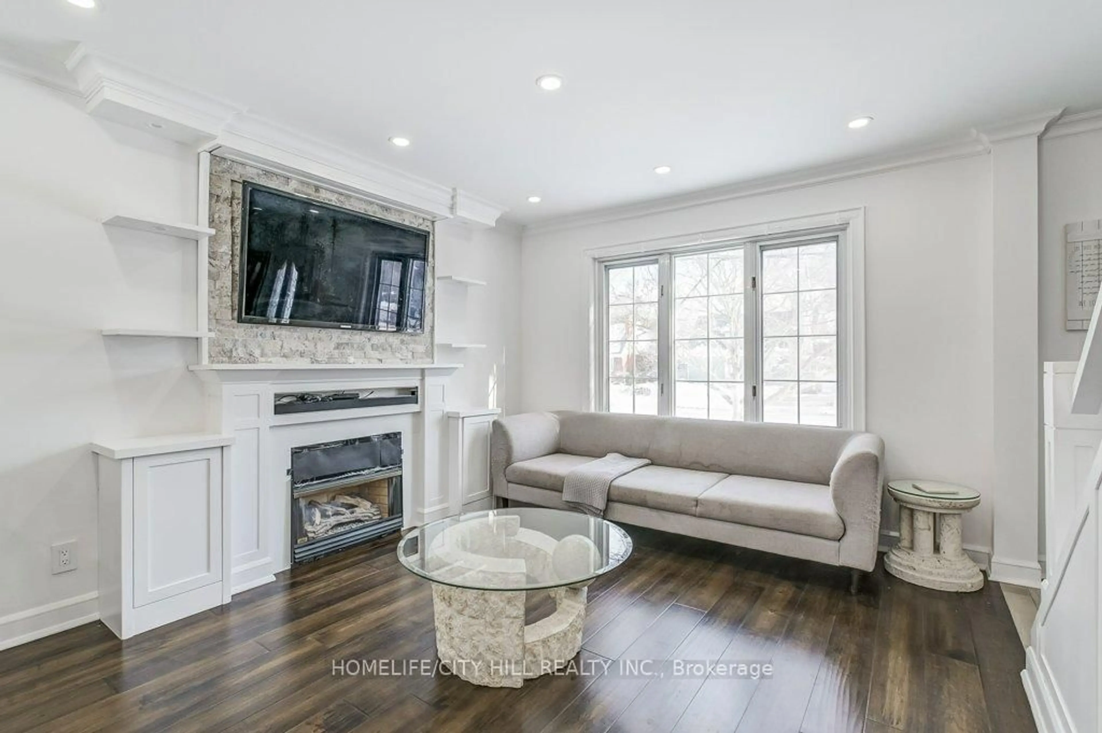 Living room with furniture, unknown for 867 Melton Dr, Mississauga Ontario L4Y 1K9