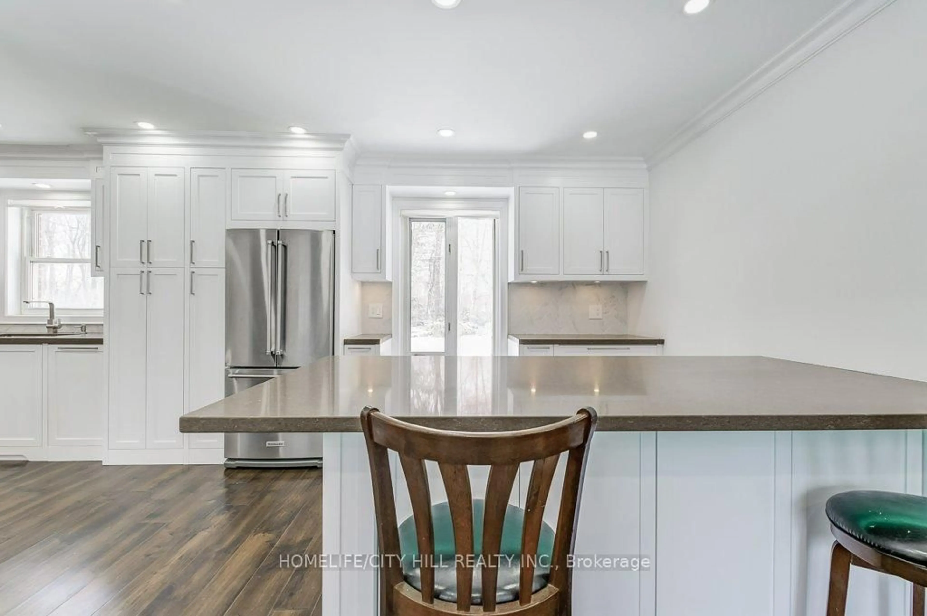 Open concept kitchen, unknown for 867 Melton Dr, Mississauga Ontario L4Y 1K9