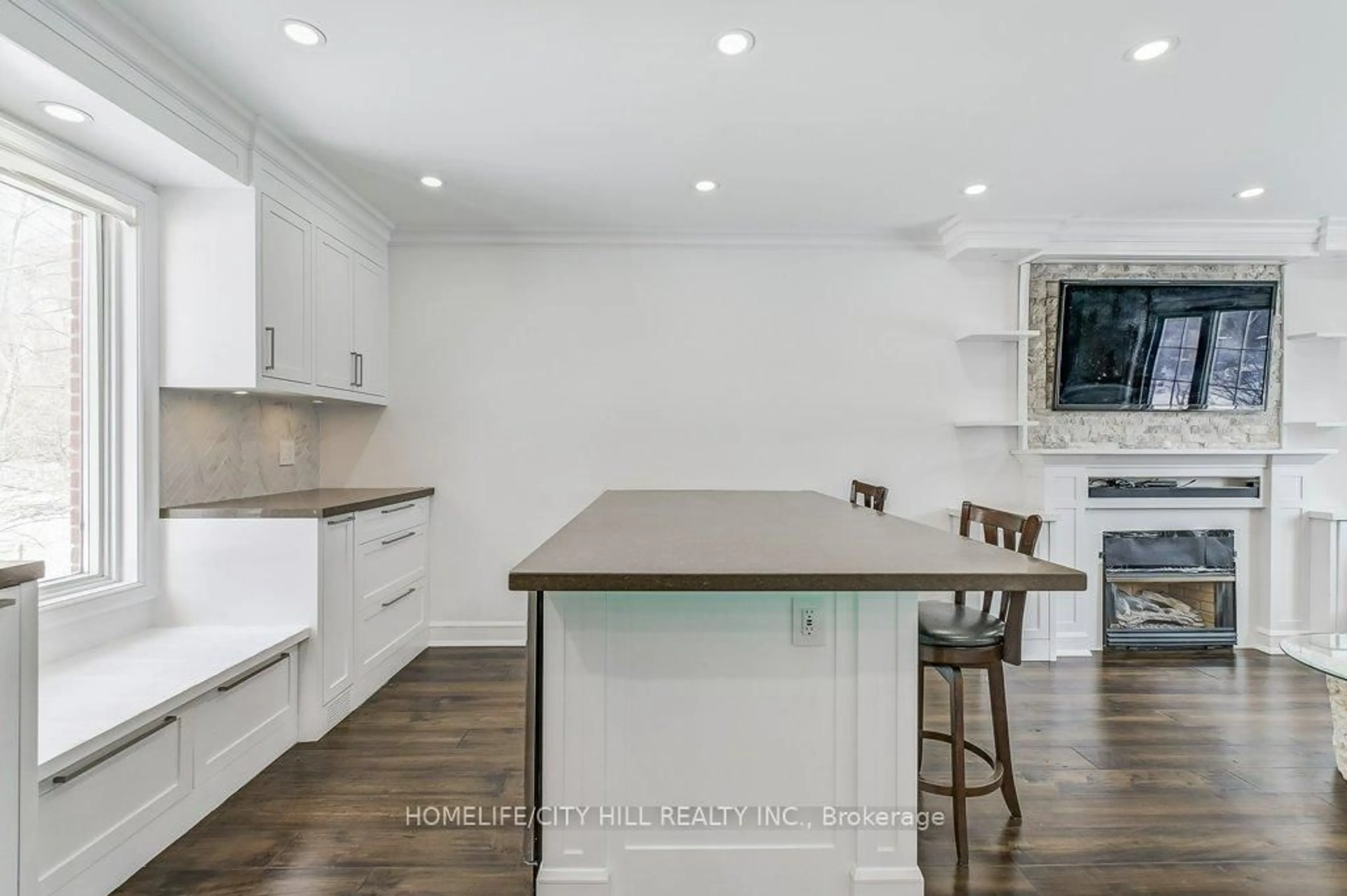 Open concept kitchen, unknown for 867 Melton Dr, Mississauga Ontario L4Y 1K9