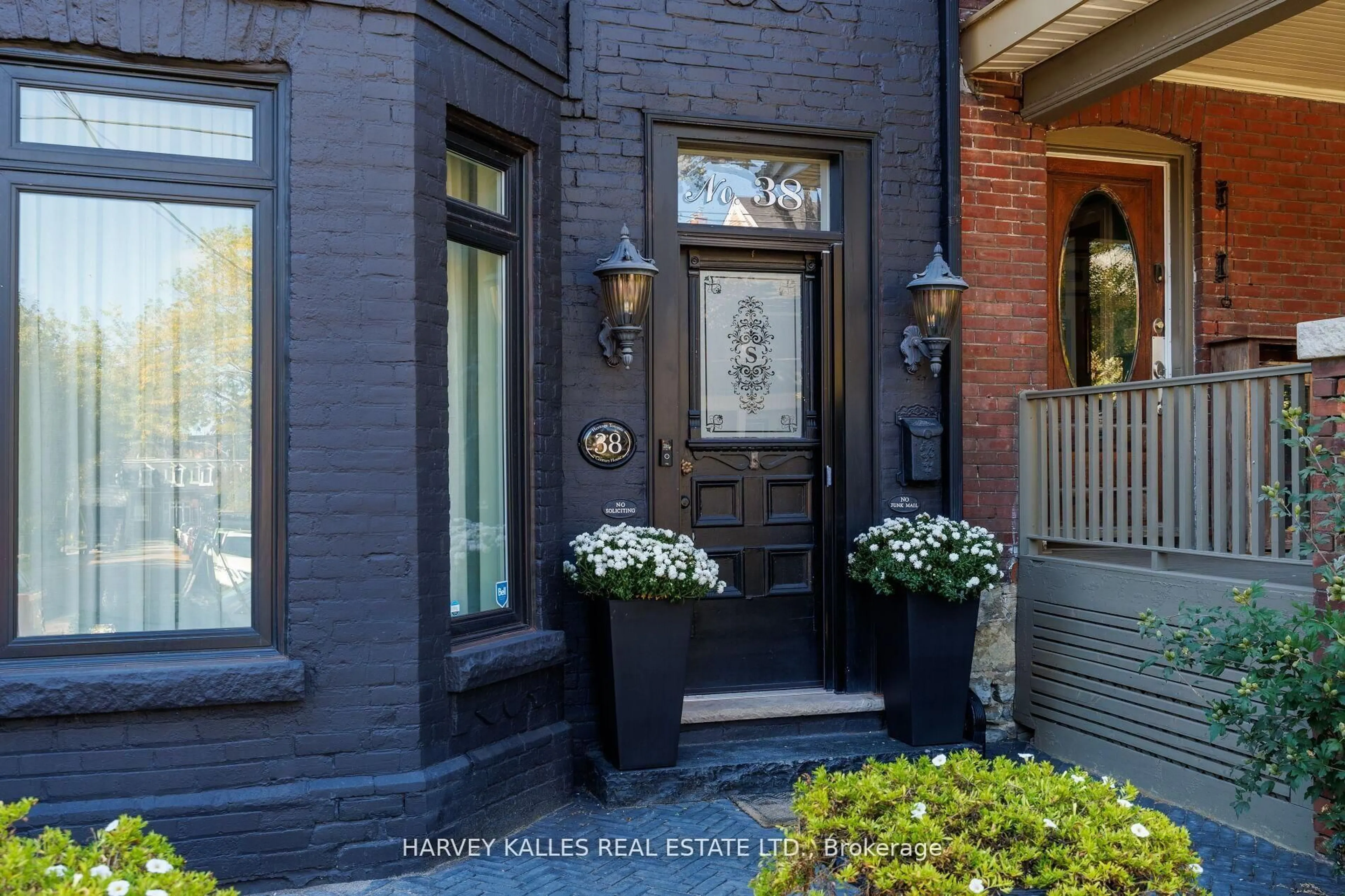 Unknown for 38 Sorauren Ave, Toronto Ontario M6R 2C7