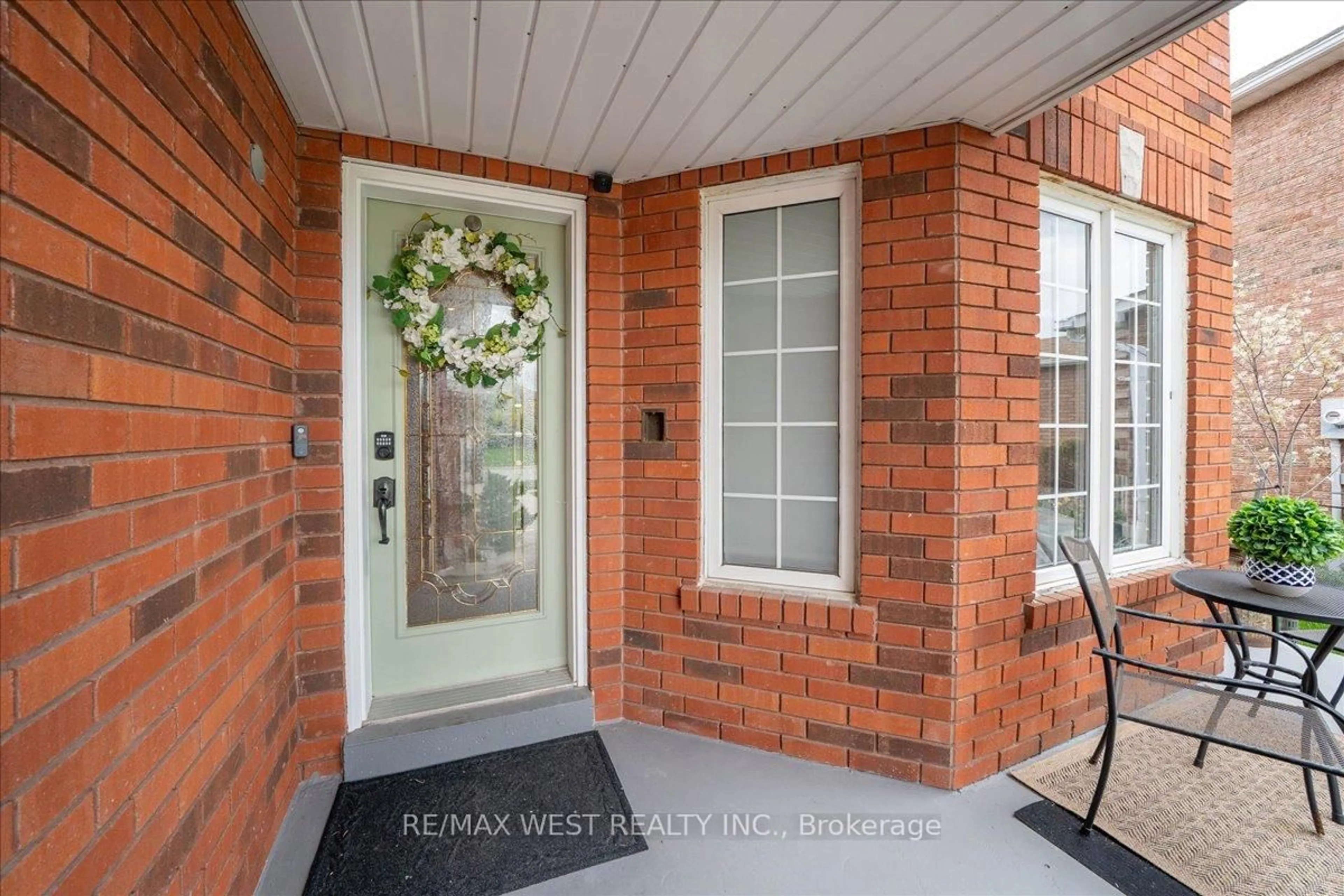 Indoor entryway for 12 Berrydown Dr, Caledon Ontario L7E 1L8
