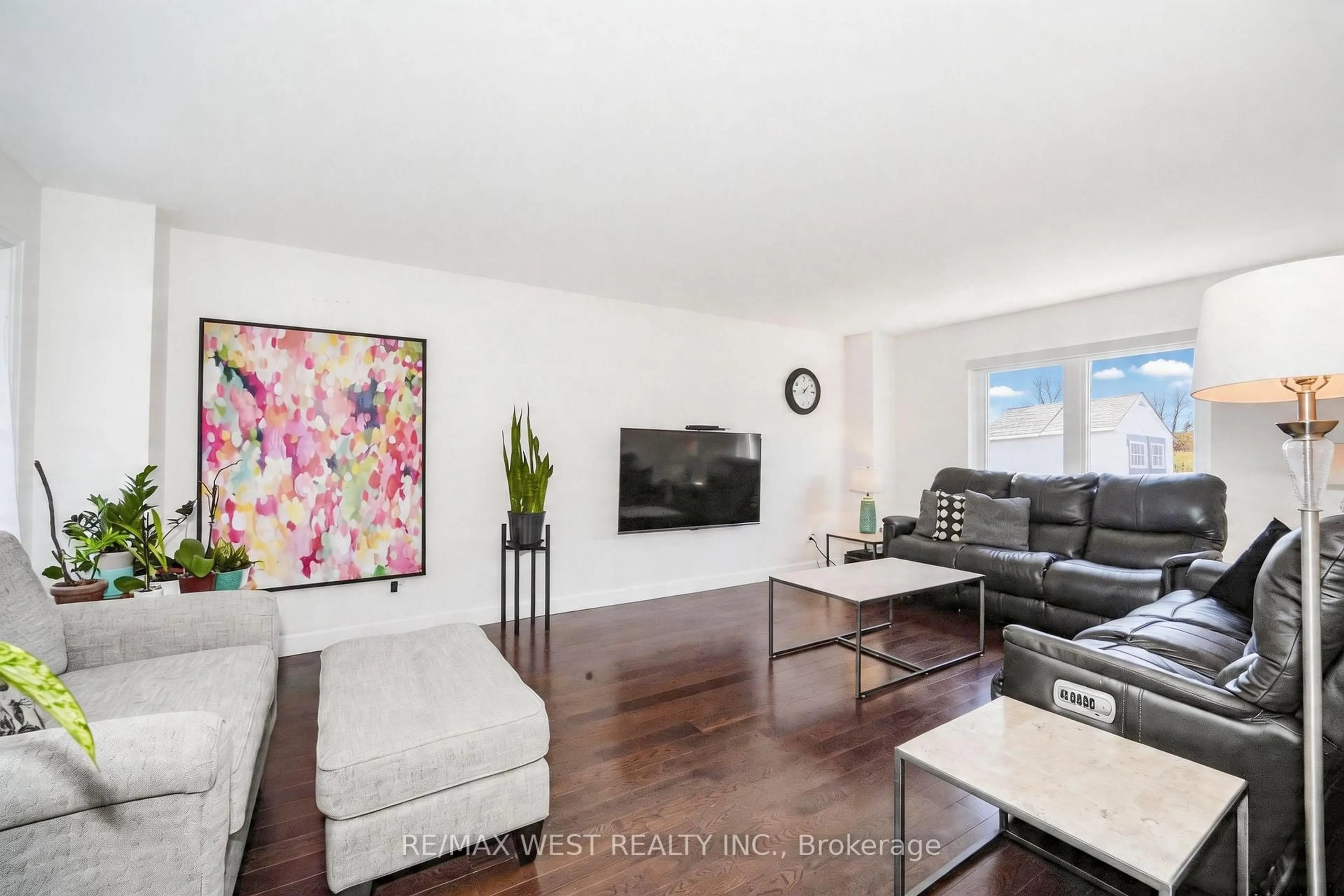 Living room with furniture, wood/laminate floor for 4296 Claypine Rise, Mississauga Ontario L4W 2G6