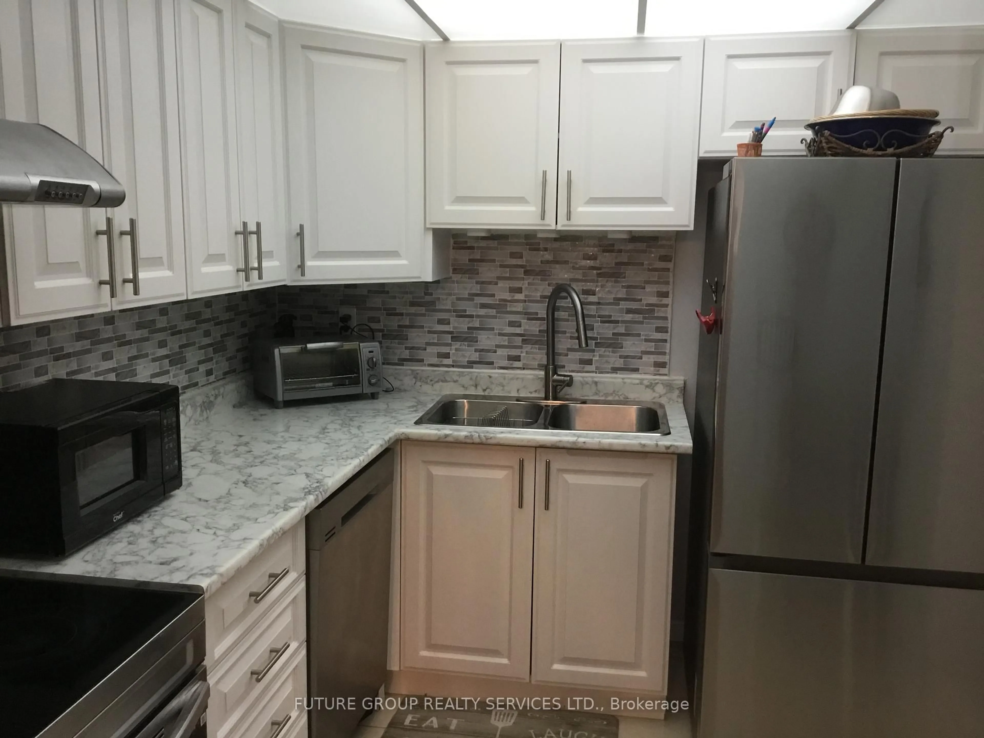 Standard kitchen, unknown for 145 Hillcrest Ave #2101, Mississauga Ontario L5B 3Z1