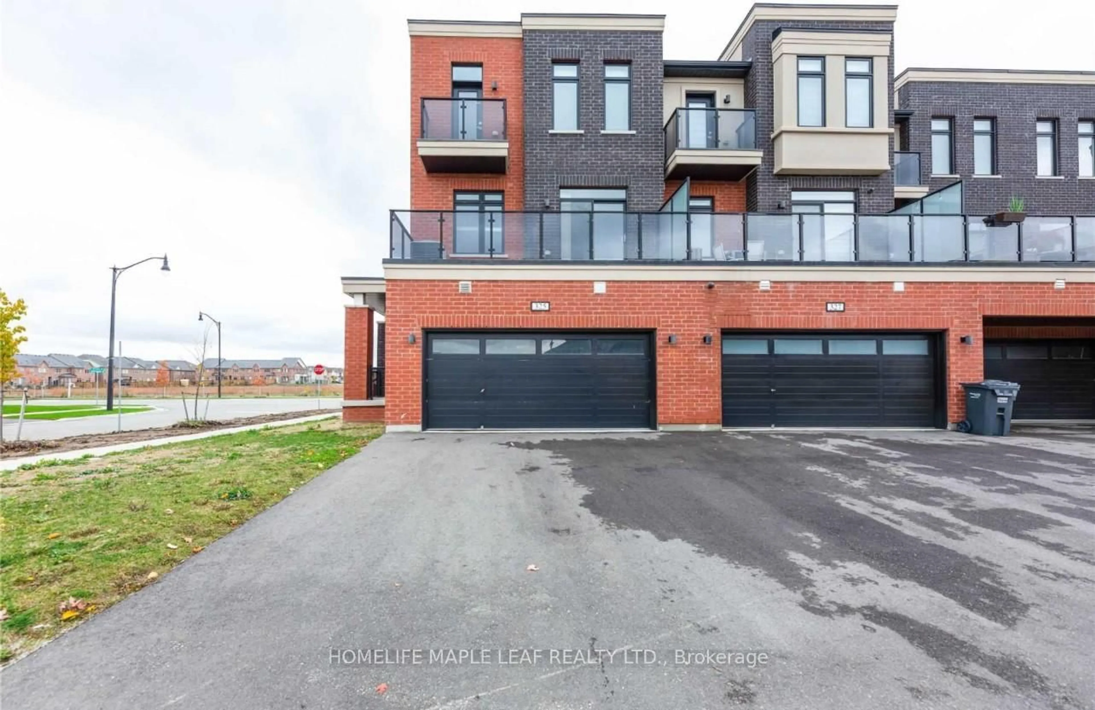 Home with brick exterior material, unknown for 325 Veterans Dr, Brampton Ontario L7A 4W2
