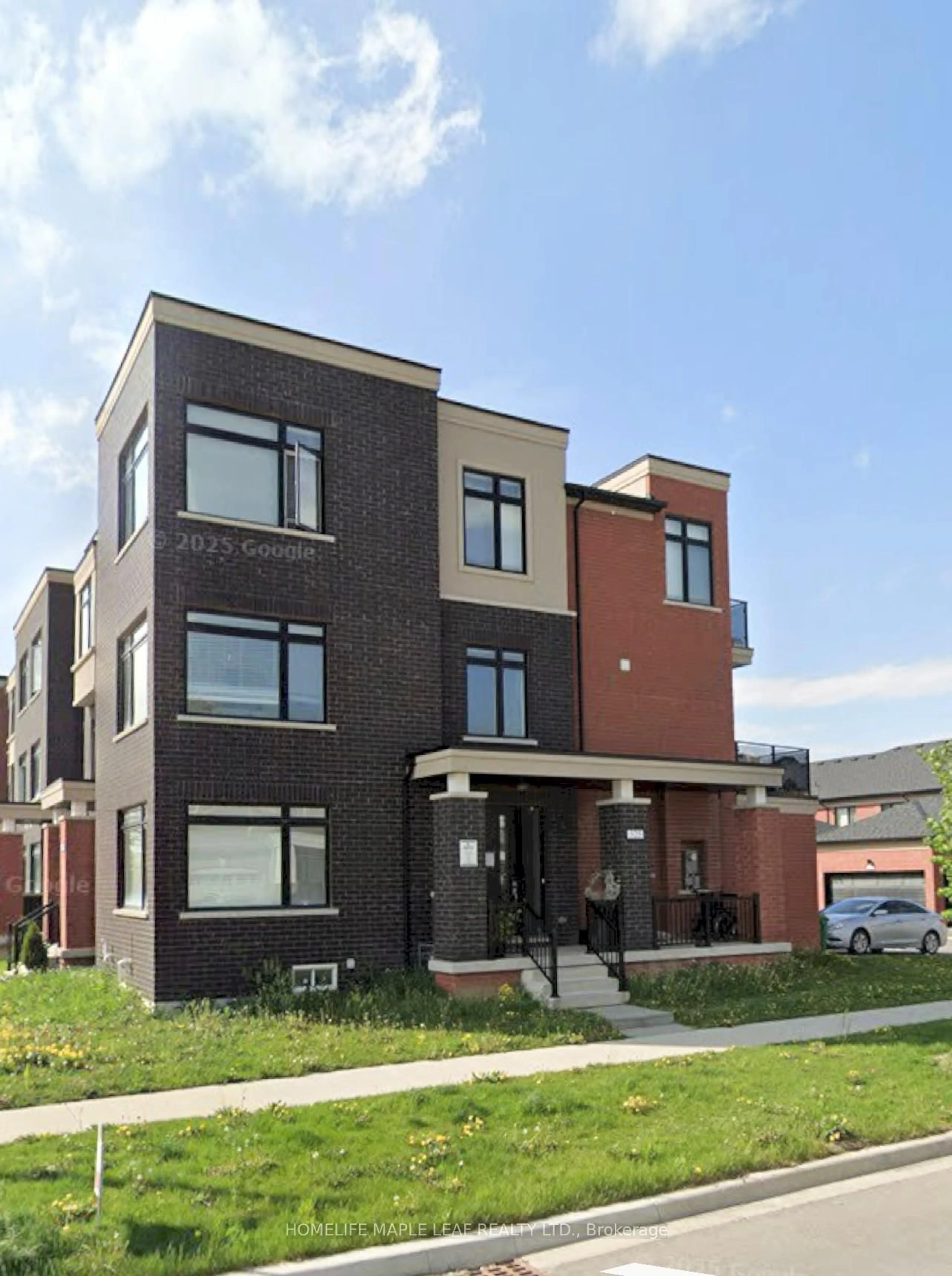 Home with brick exterior material, building for 325 Veterans Dr, Brampton Ontario L7A 4W2
