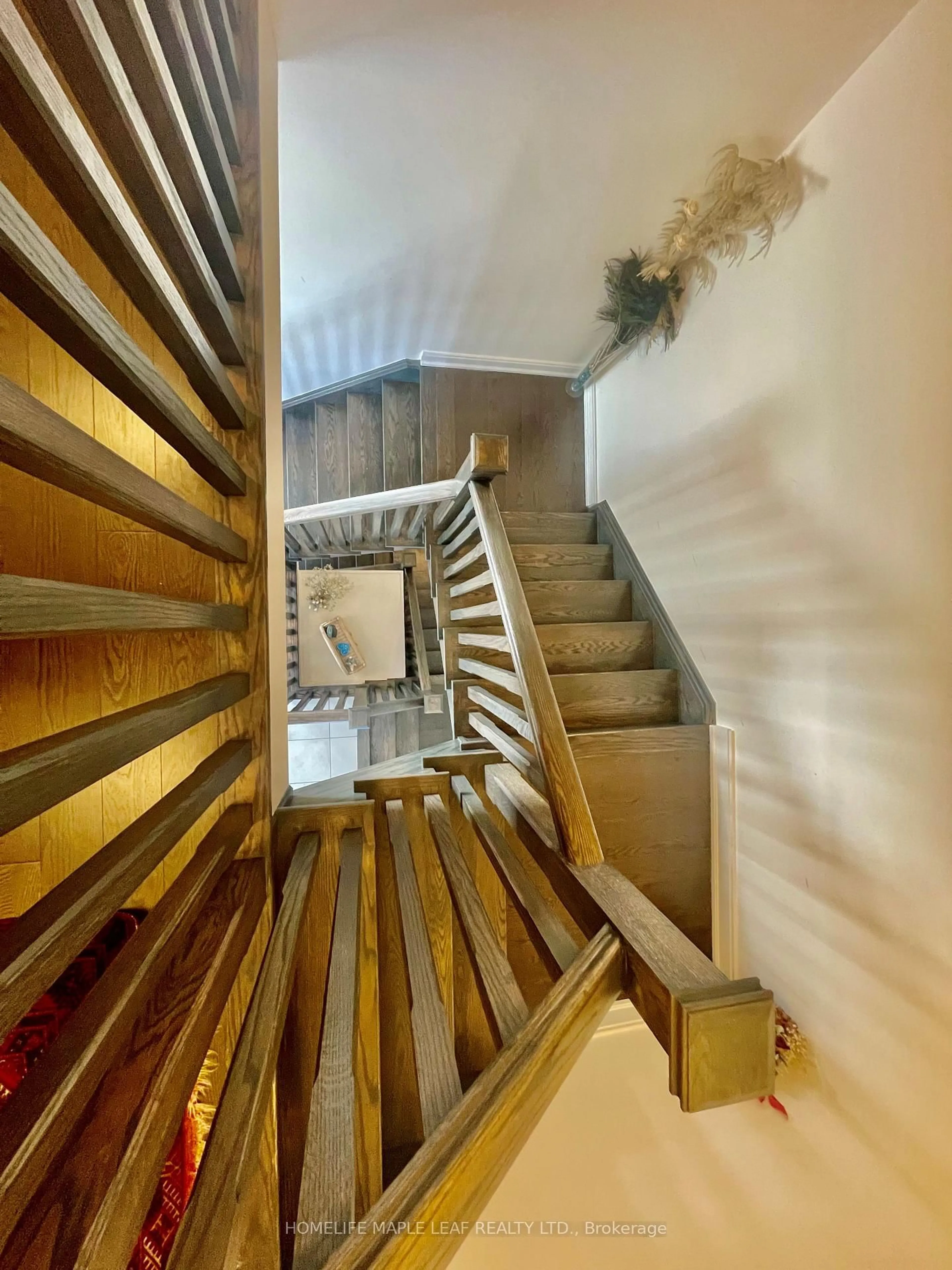 Stairs for 325 Veterans Dr, Brampton Ontario L7A 4W2