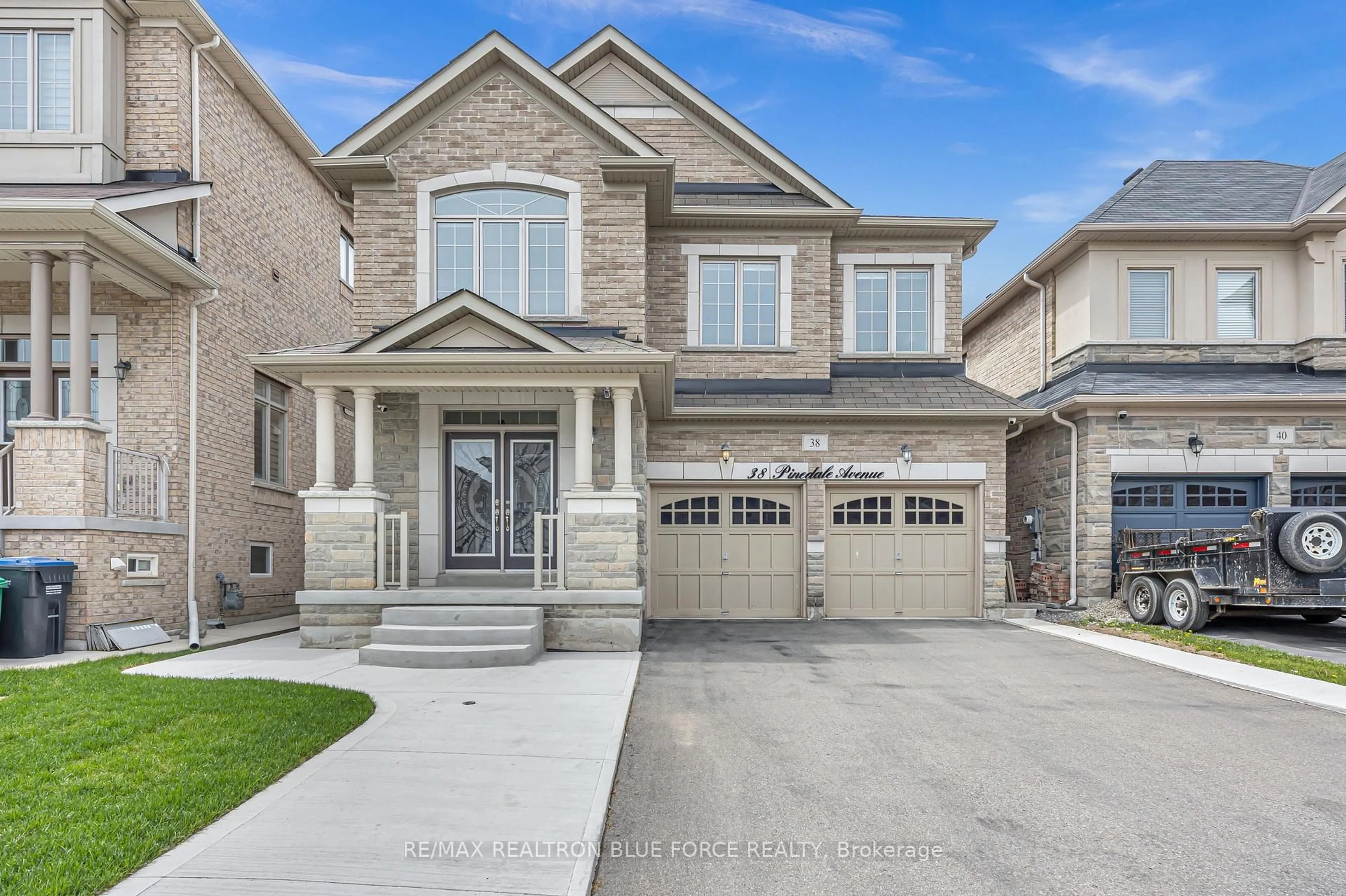 Home with brick exterior material, street for 38 Pinedale Ave, Caledon Ontario L7C 3Z6
