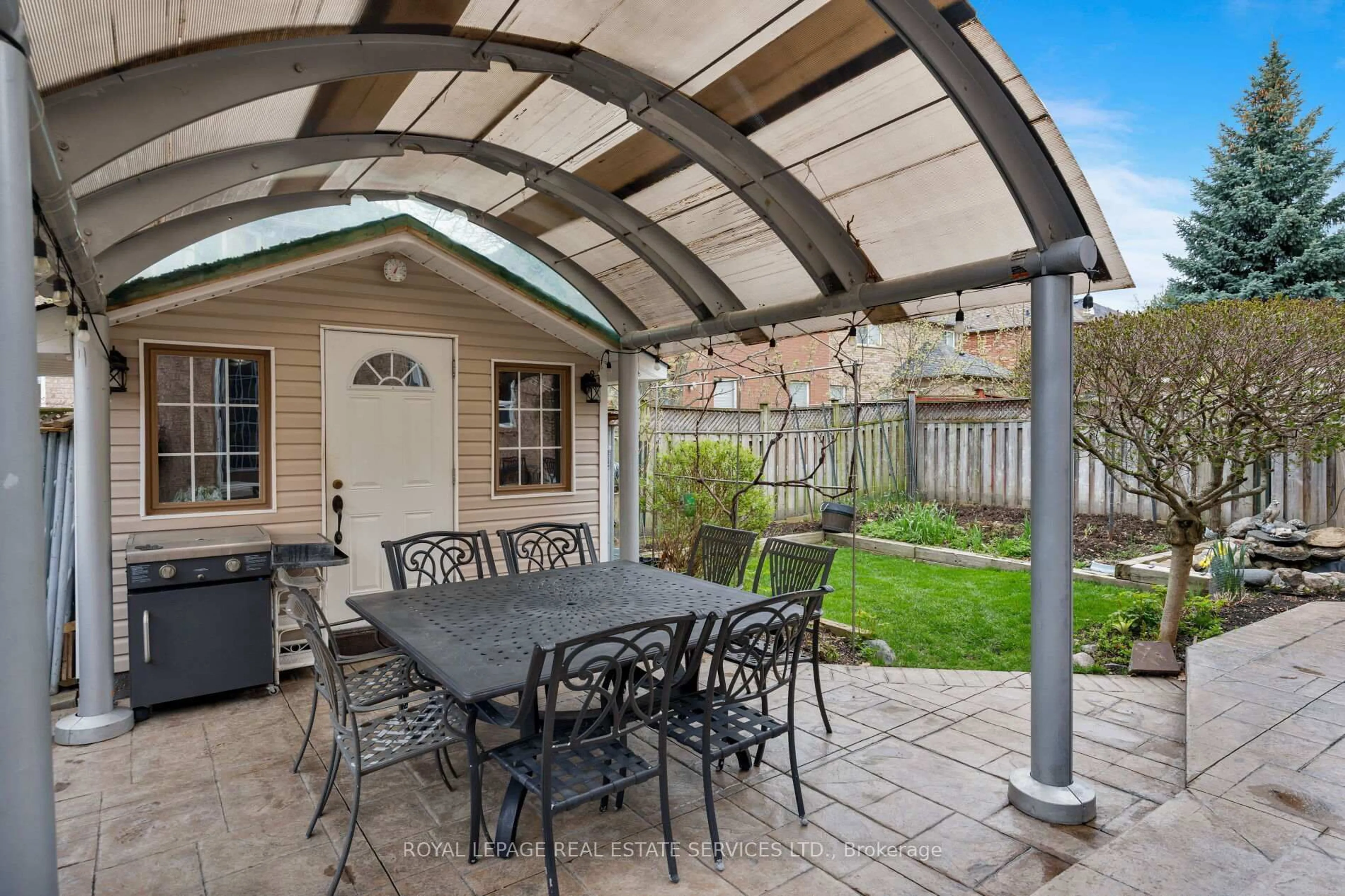Patio, street for 2252 Foxfield Rd, Oakville Ontario L6M 4C5