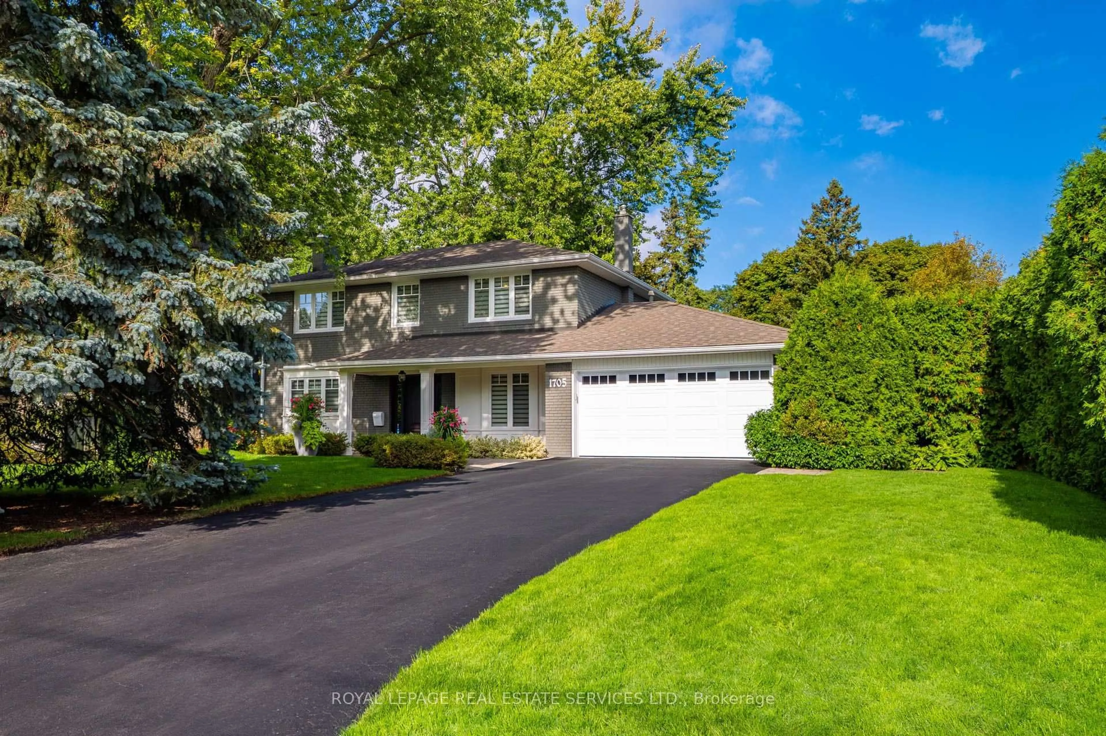 Home with vinyl exterior material, street for 1705 Mazo Cres, Mississauga Ontario L5J 1Y9