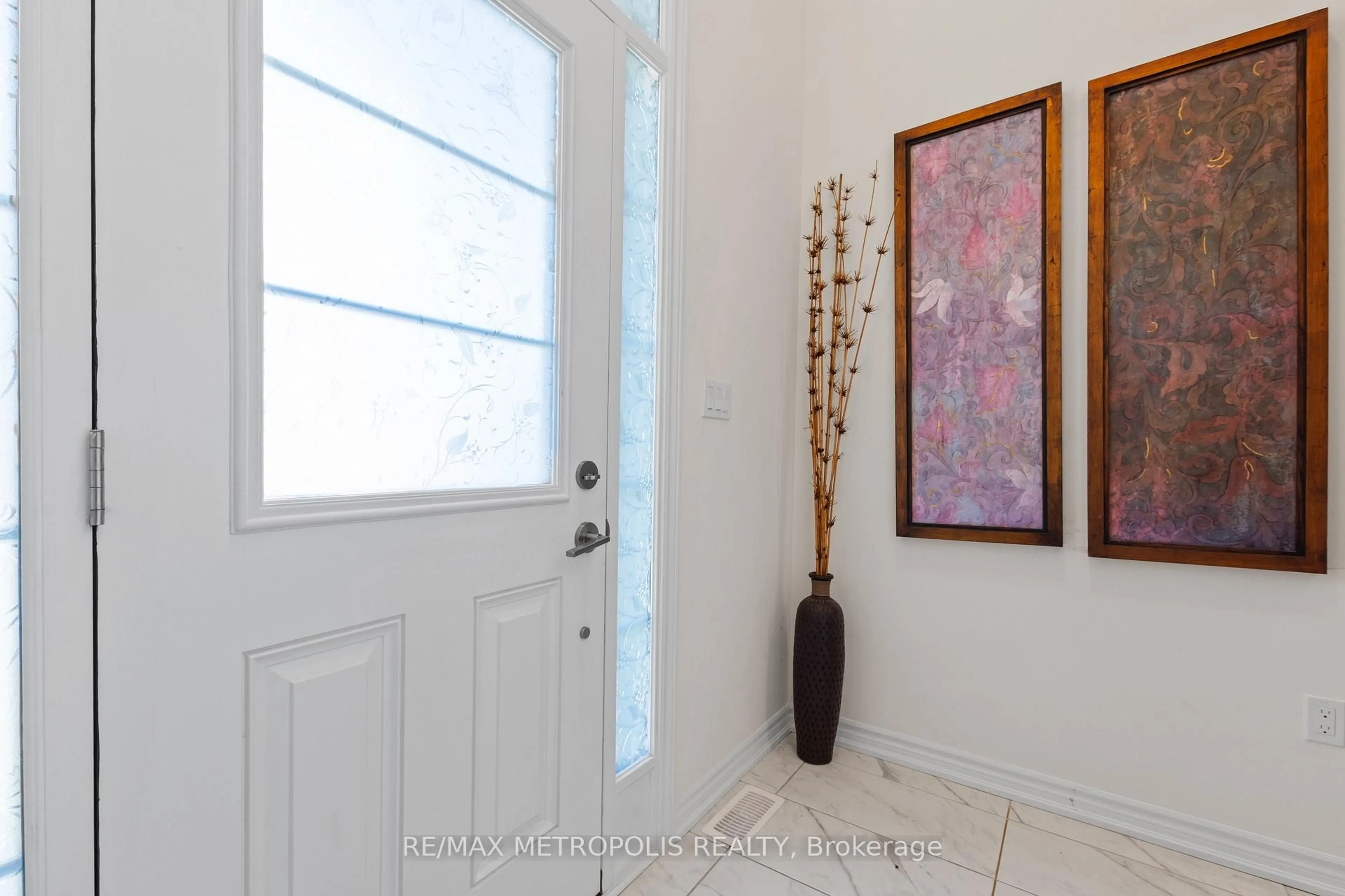 Indoor entryway for 1469 Watercress Way, Milton Ontario L9E 1Z9