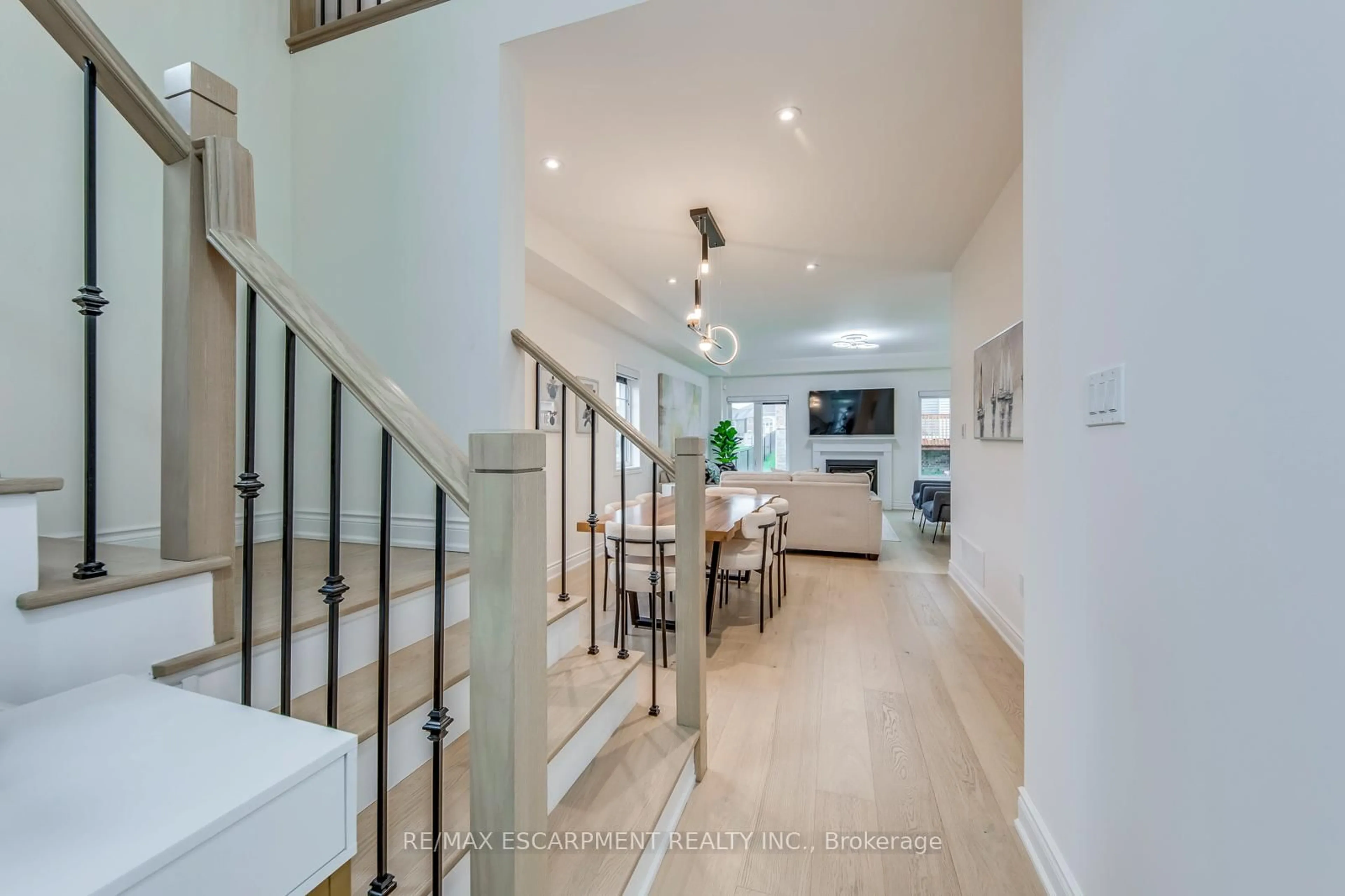 Unknown for 3937 Leonardo St, Burlington Ontario L7M 0Z8