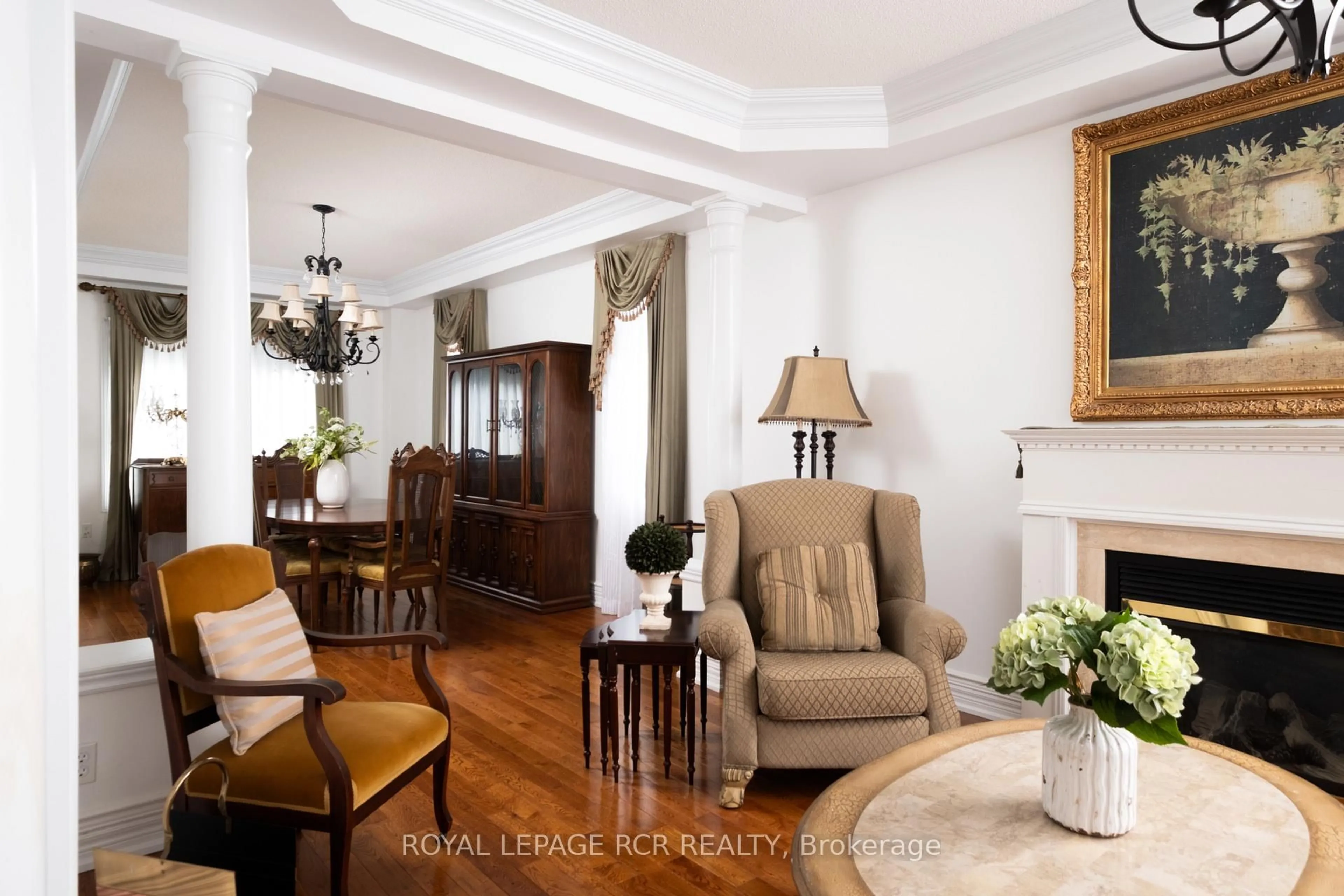 Living room with furniture, wood/laminate floor for 32 Dokkum Cres, Brampton Ontario L6Z 0E2