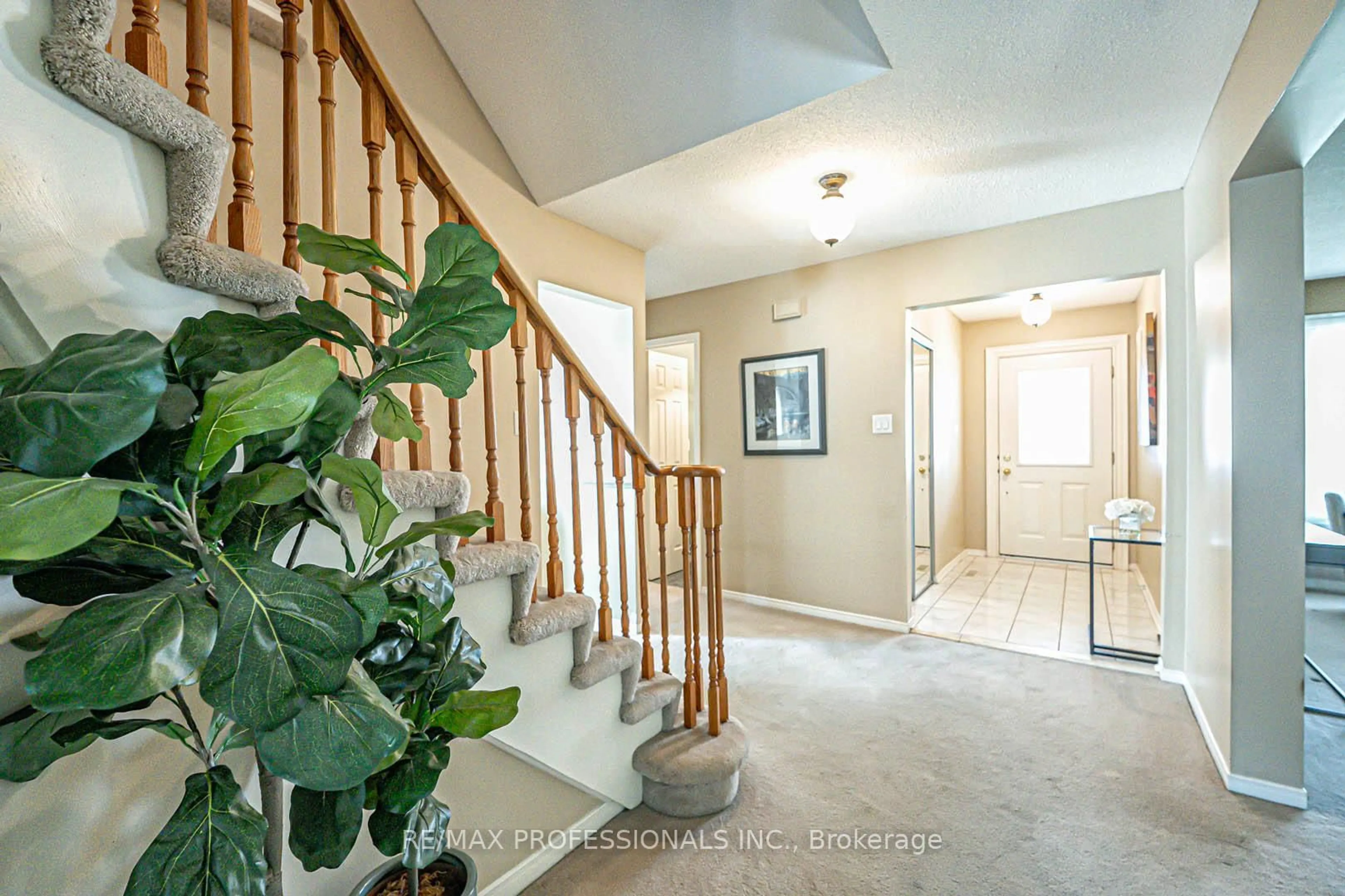Indoor entryway for 3953 Selkirk Pl, Mississauga Ontario L5L 3L5