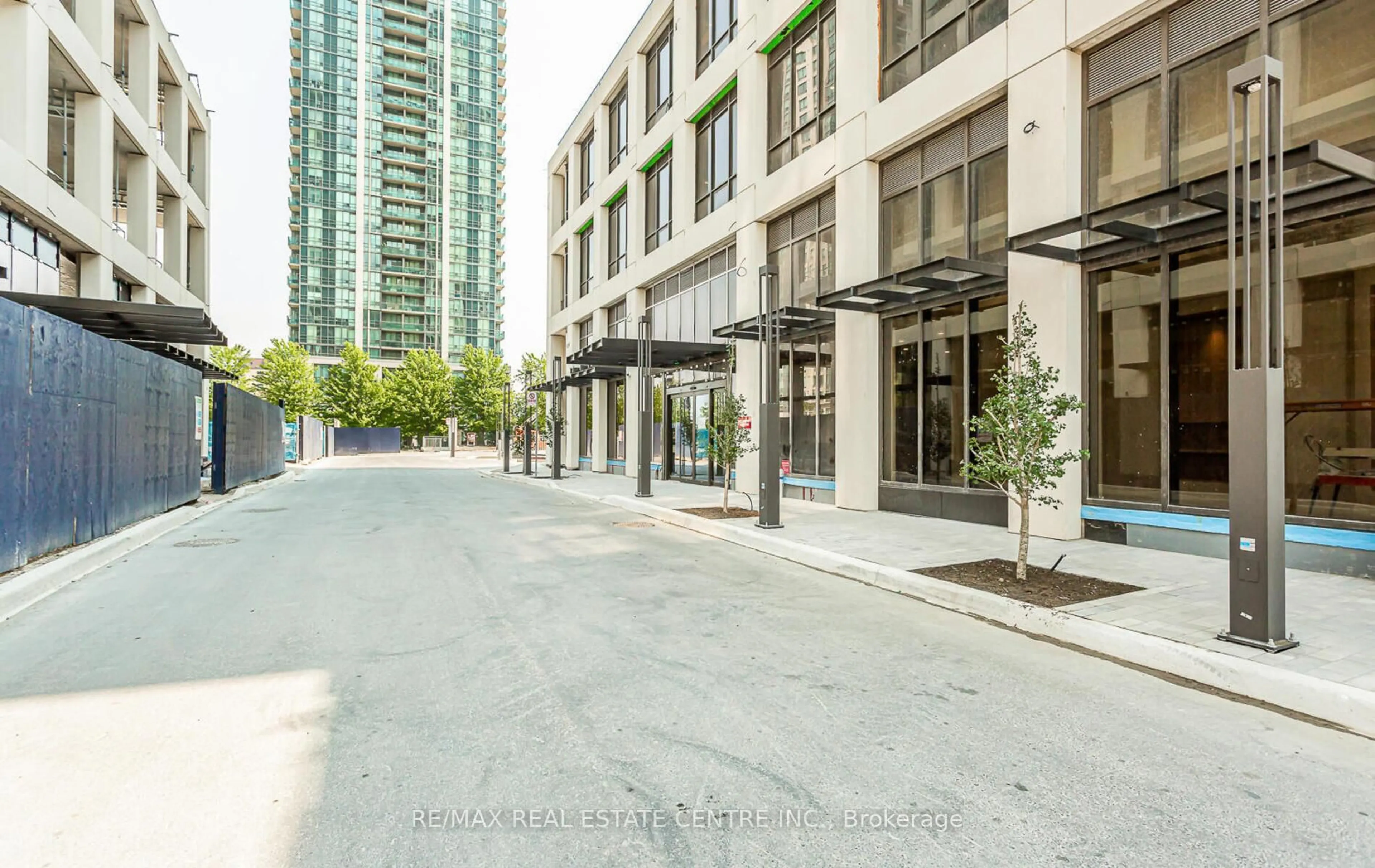 Patio, street for 36 Elm Dr #1610, Mississauga Ontario L5B 1L9