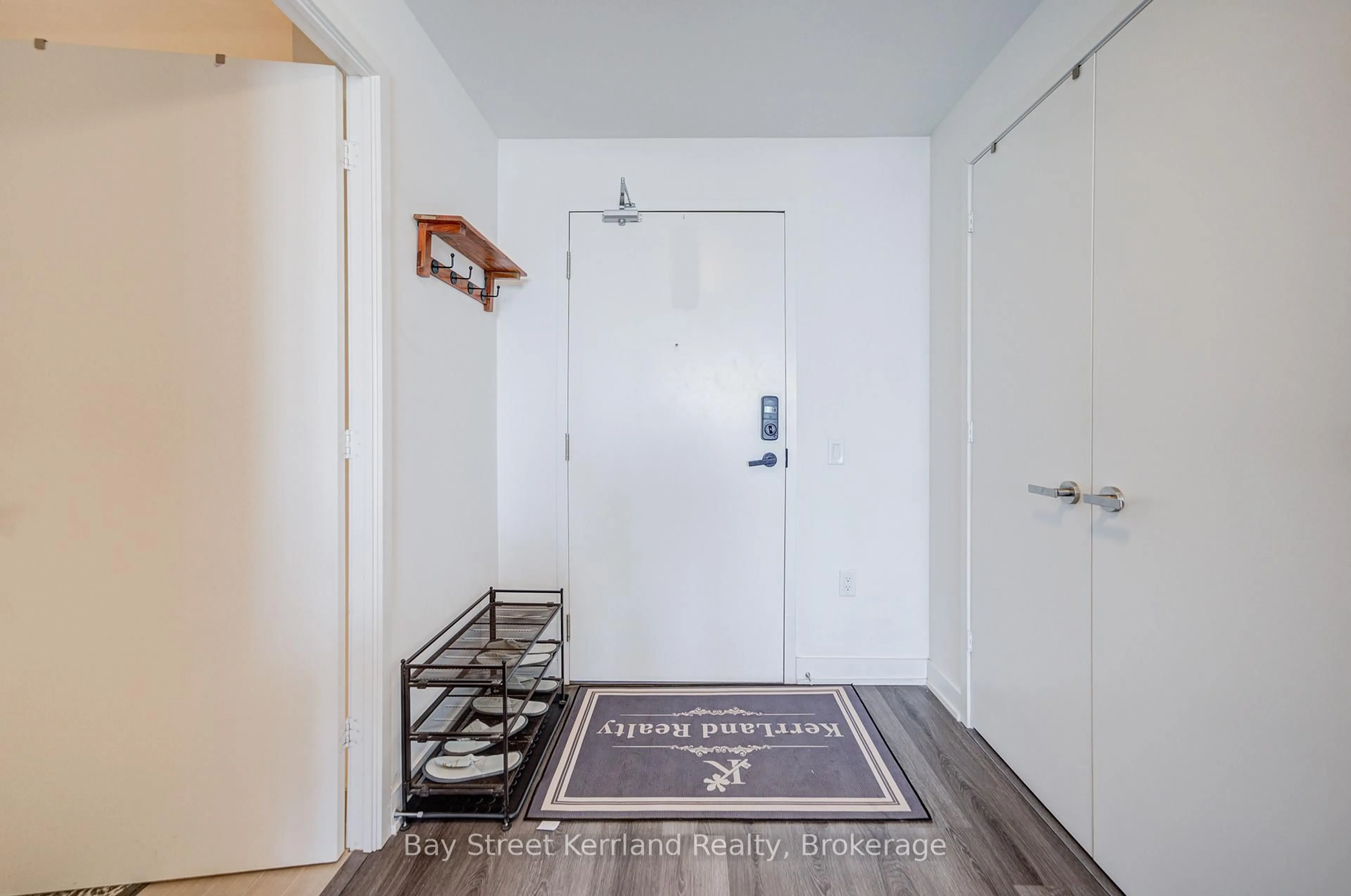 Indoor entryway for 3883 Quartz Rd #5511, Mississauga Ontario L5B 0M4
