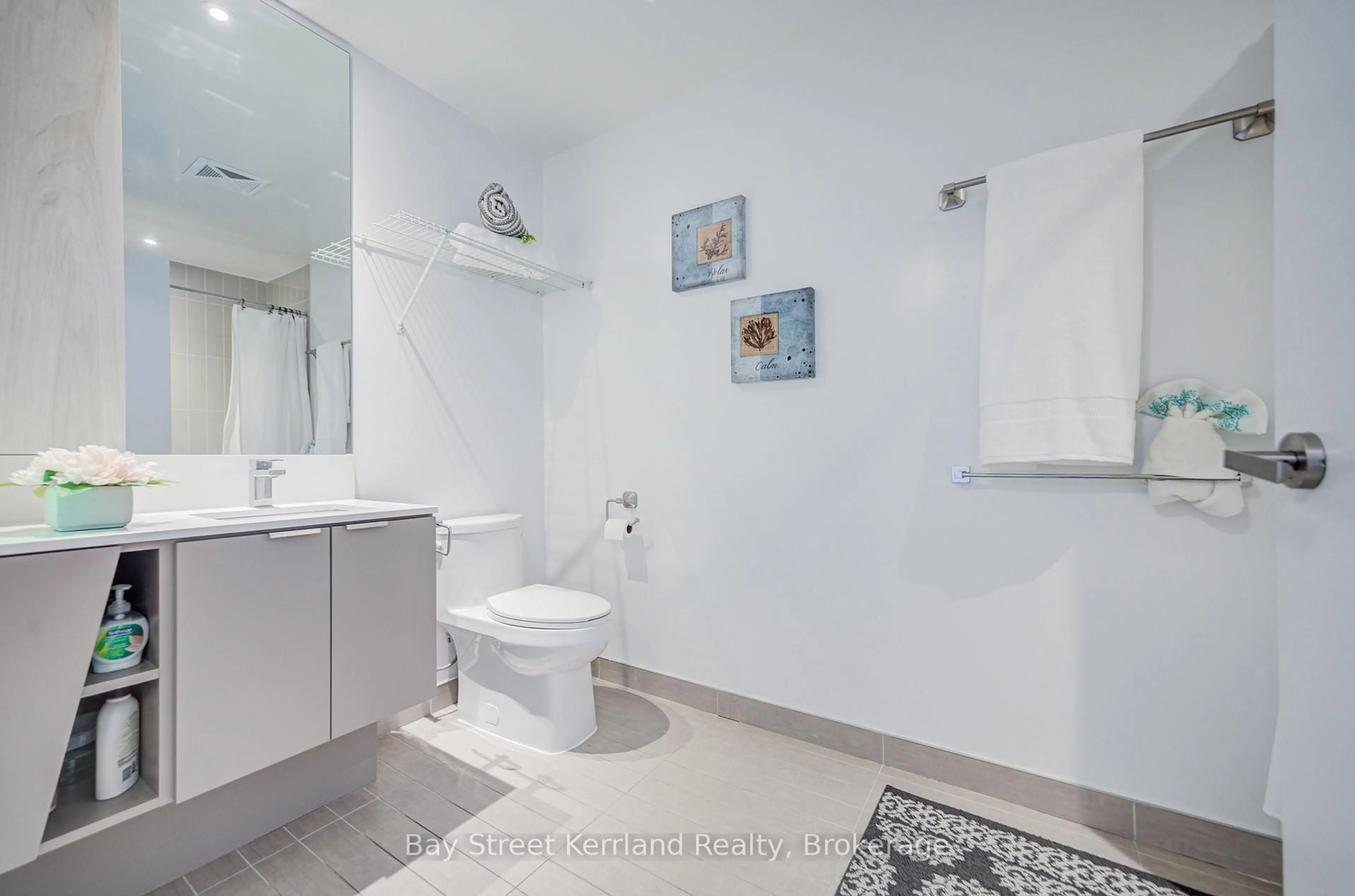 Standard bathroom, ceramic/tile floor for 3883 Quartz Rd #5511, Mississauga Ontario L5B 0M4