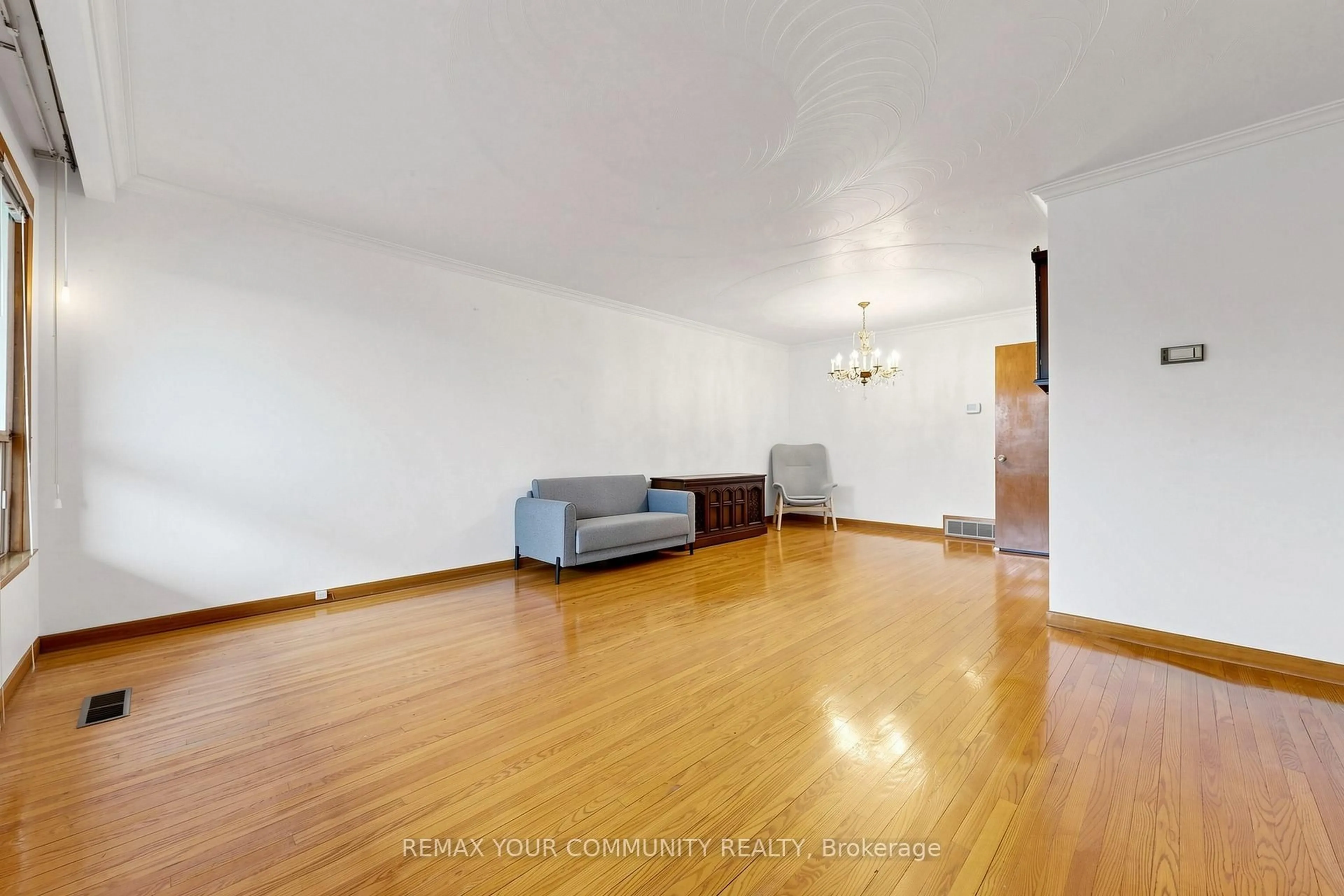 Living room with furniture, unknown for 21 Gade Dr, Toronto Ontario M3M 2K2