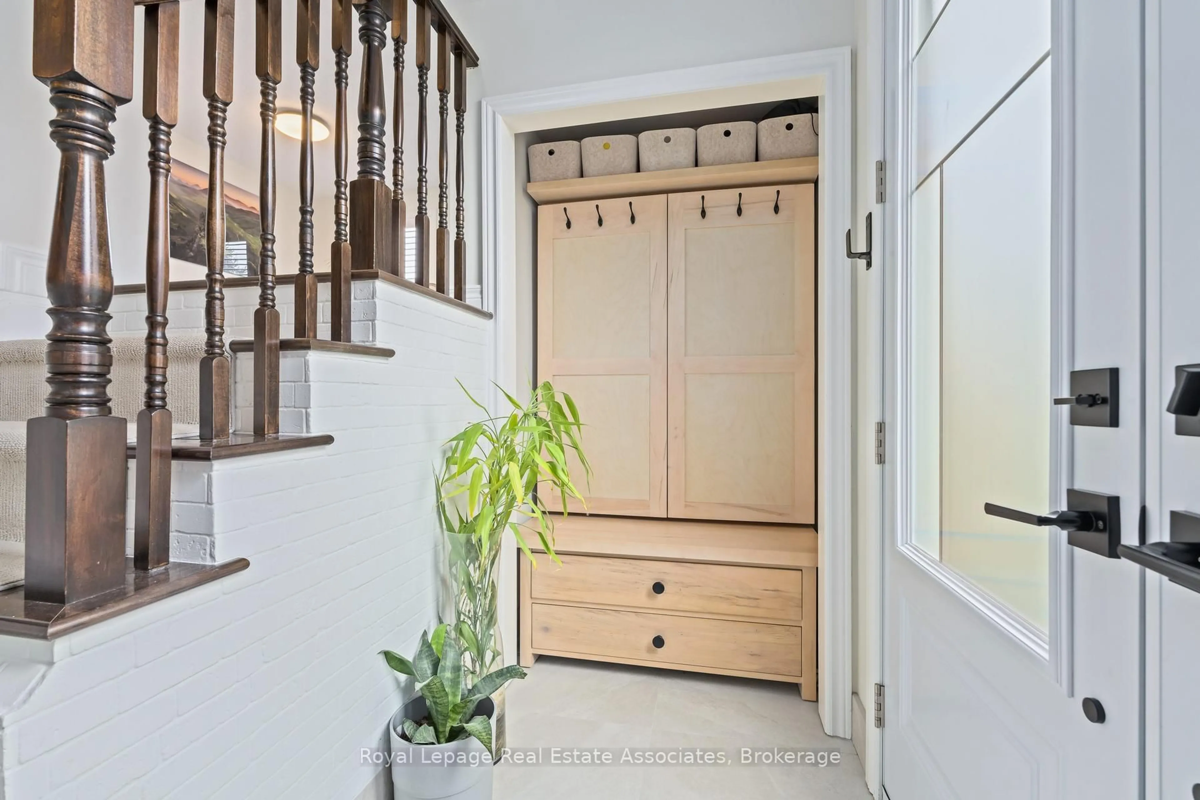Indoor entryway for 15263 Argyll Rd, Halton Hills Ontario L7G 5N8