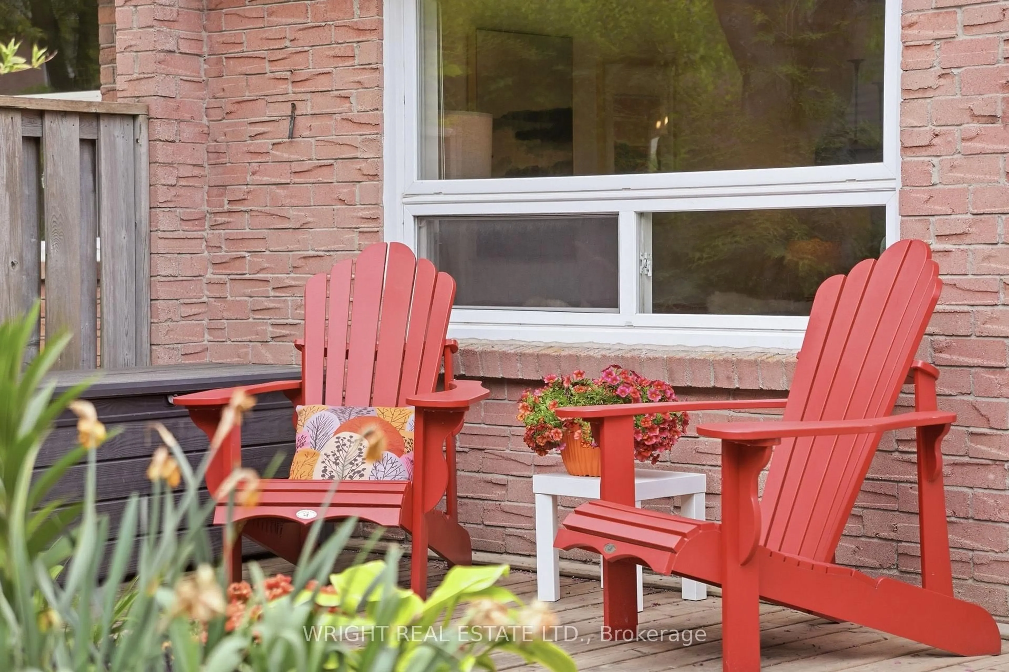 Patio, street for 1050 Shawnmarr Rd #120, Mississauga Ontario L5H 3V1