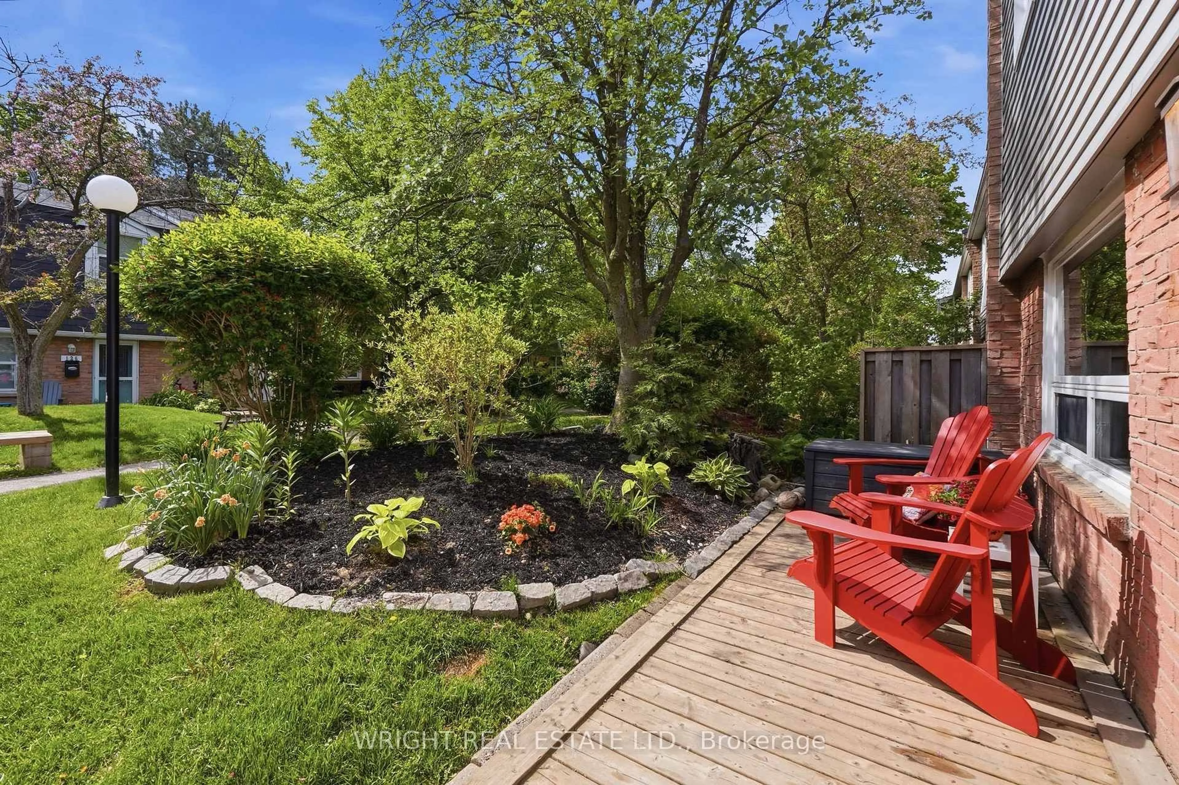 Patio, street for 1050 Shawnmarr Rd #120, Mississauga Ontario L5H 3V1