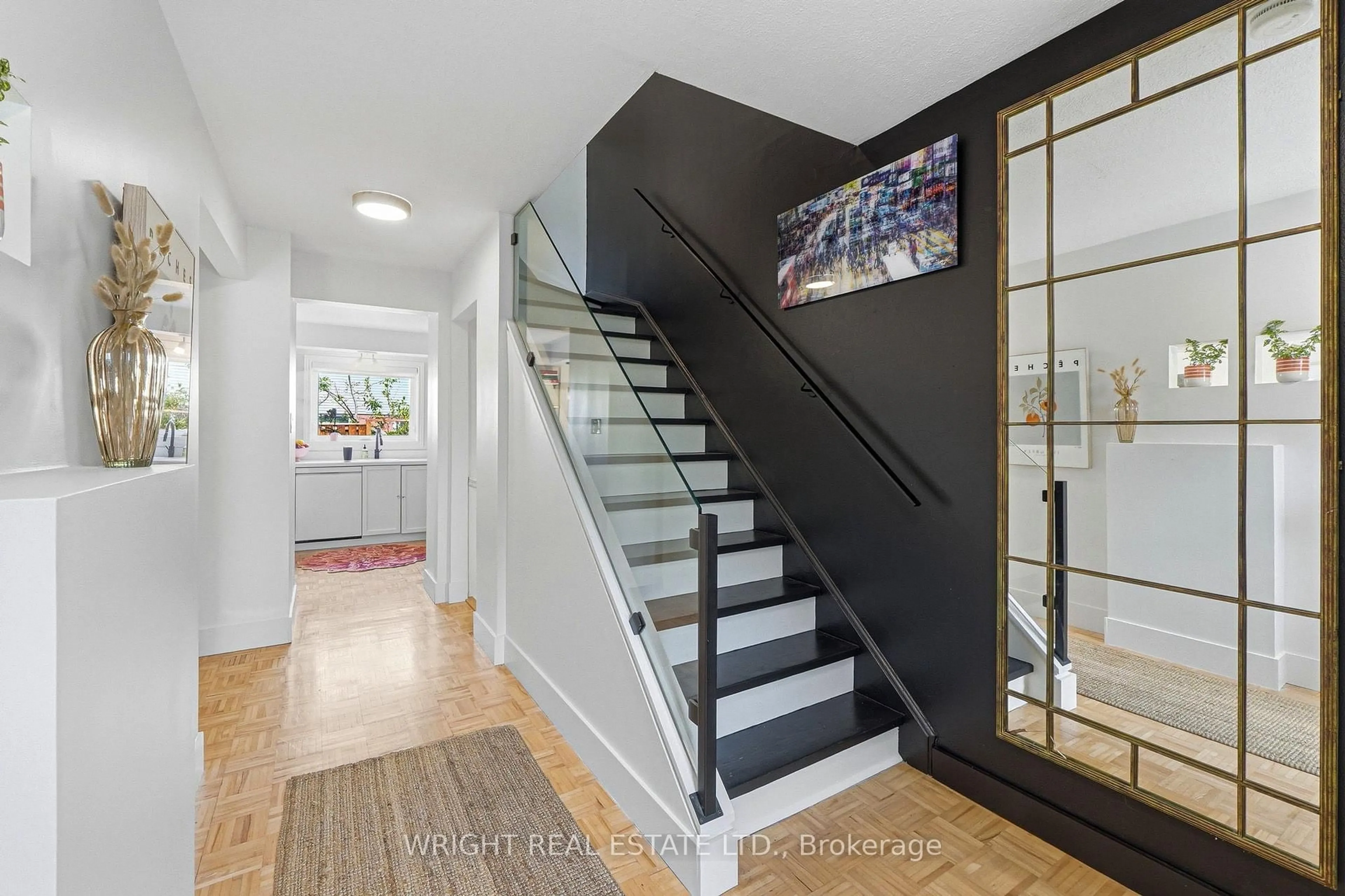 Indoor entryway for 1050 Shawnmarr Rd #120, Mississauga Ontario L5H 3V1