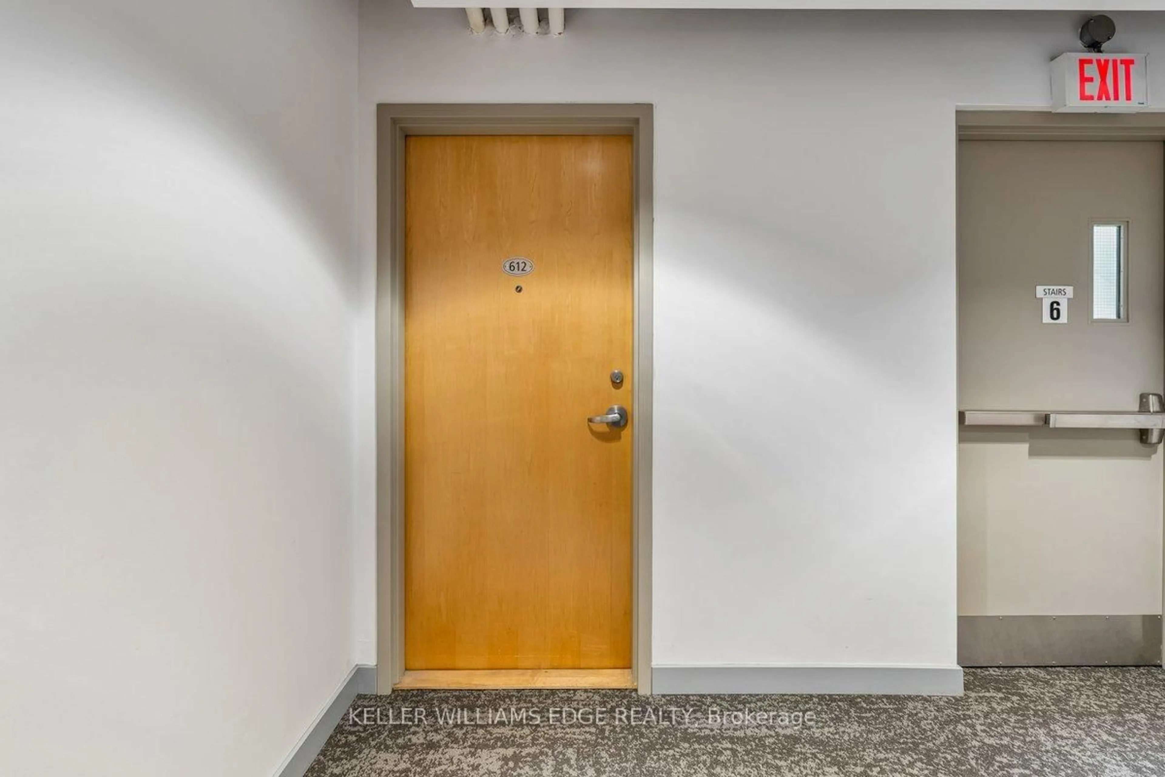 Indoor foyer for 1375 Dupont St #612, Toronto Ontario M6H 4J8