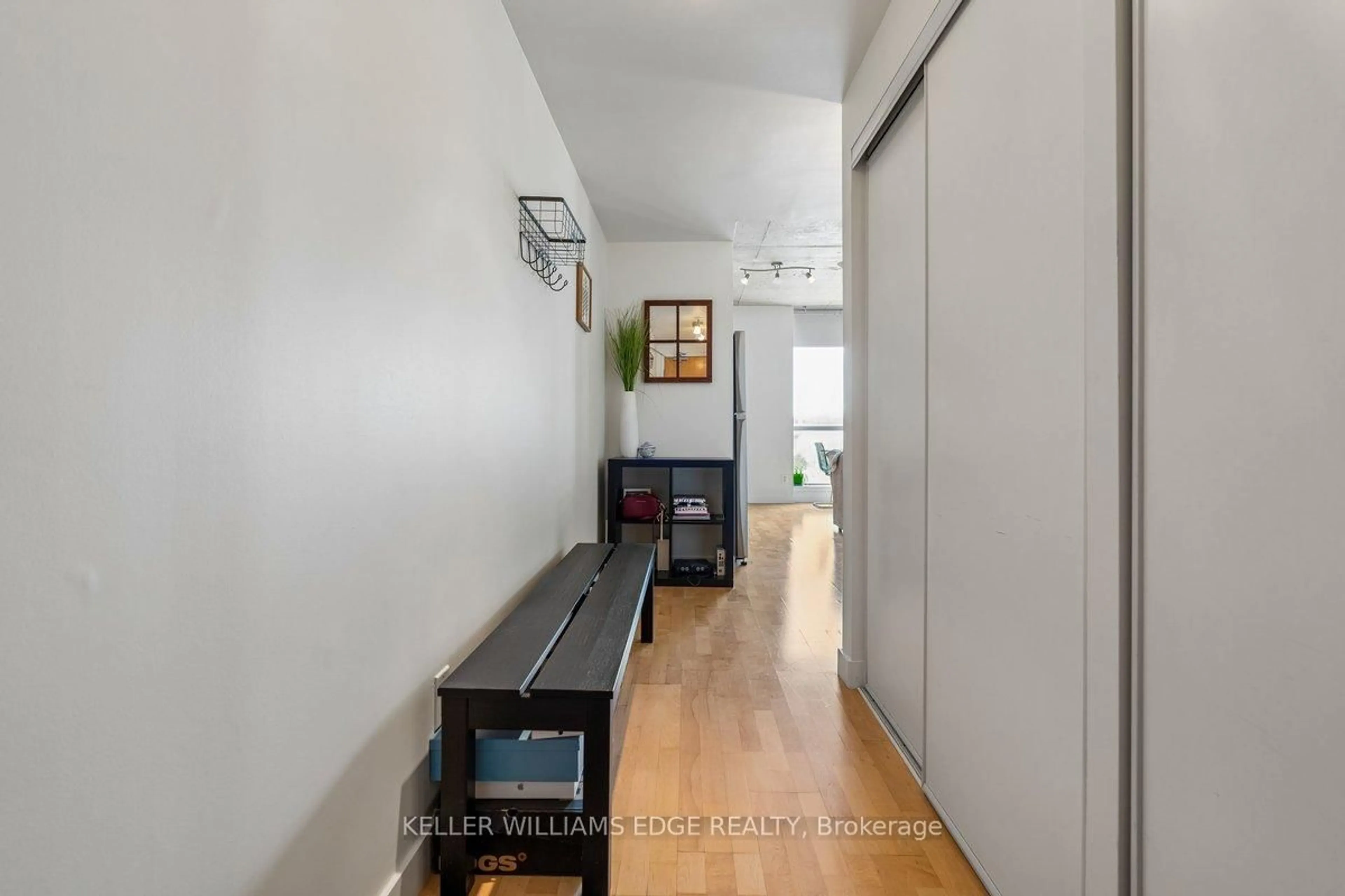 Indoor entryway for 1375 Dupont St #612, Toronto Ontario M6H 4J8