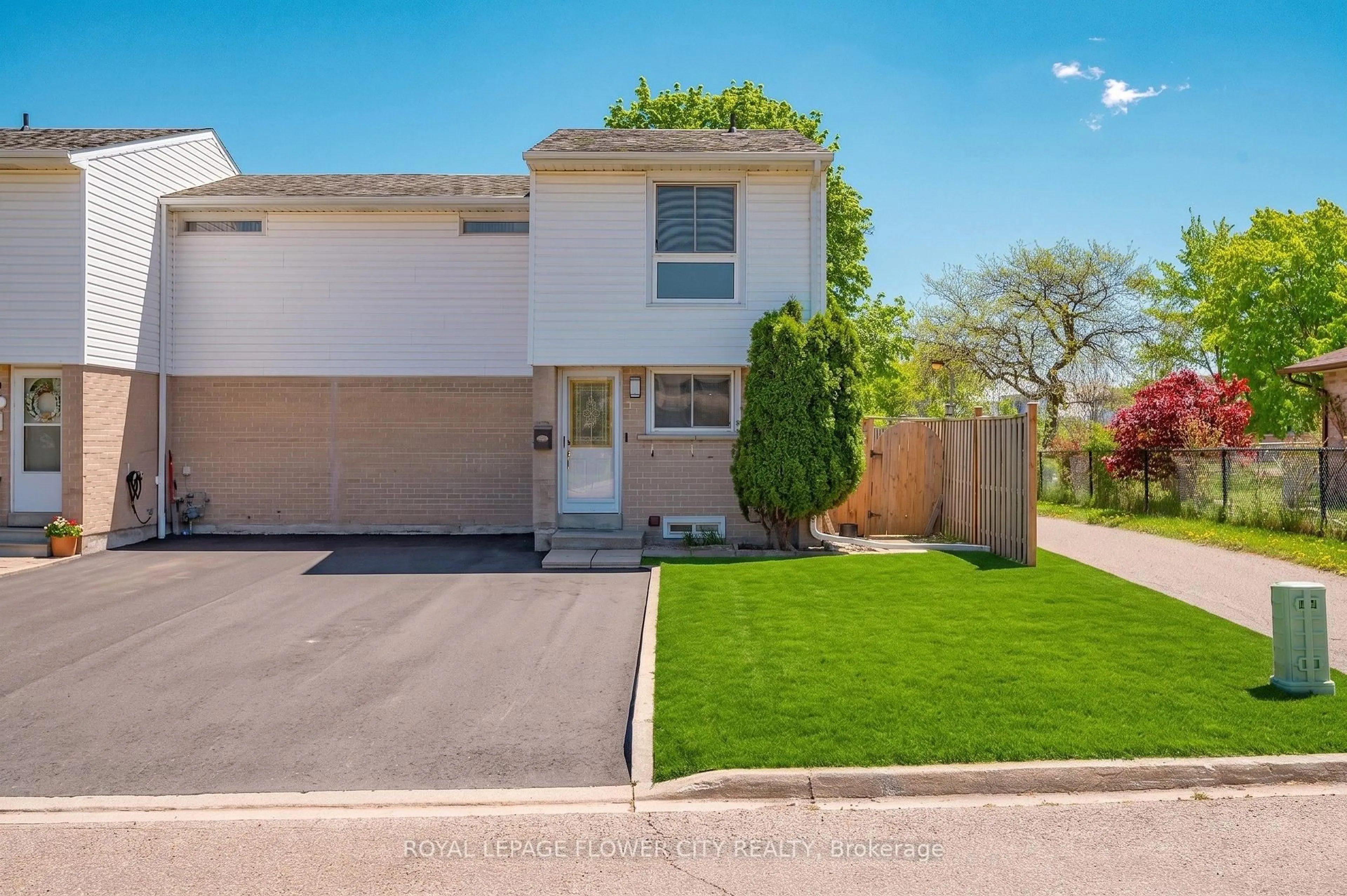 A pic from outside/outdoor area/front of a property/back of a property/a pic from drone, street for 16 Gleneaden Crt, Brampton Ontario L6S 2J7