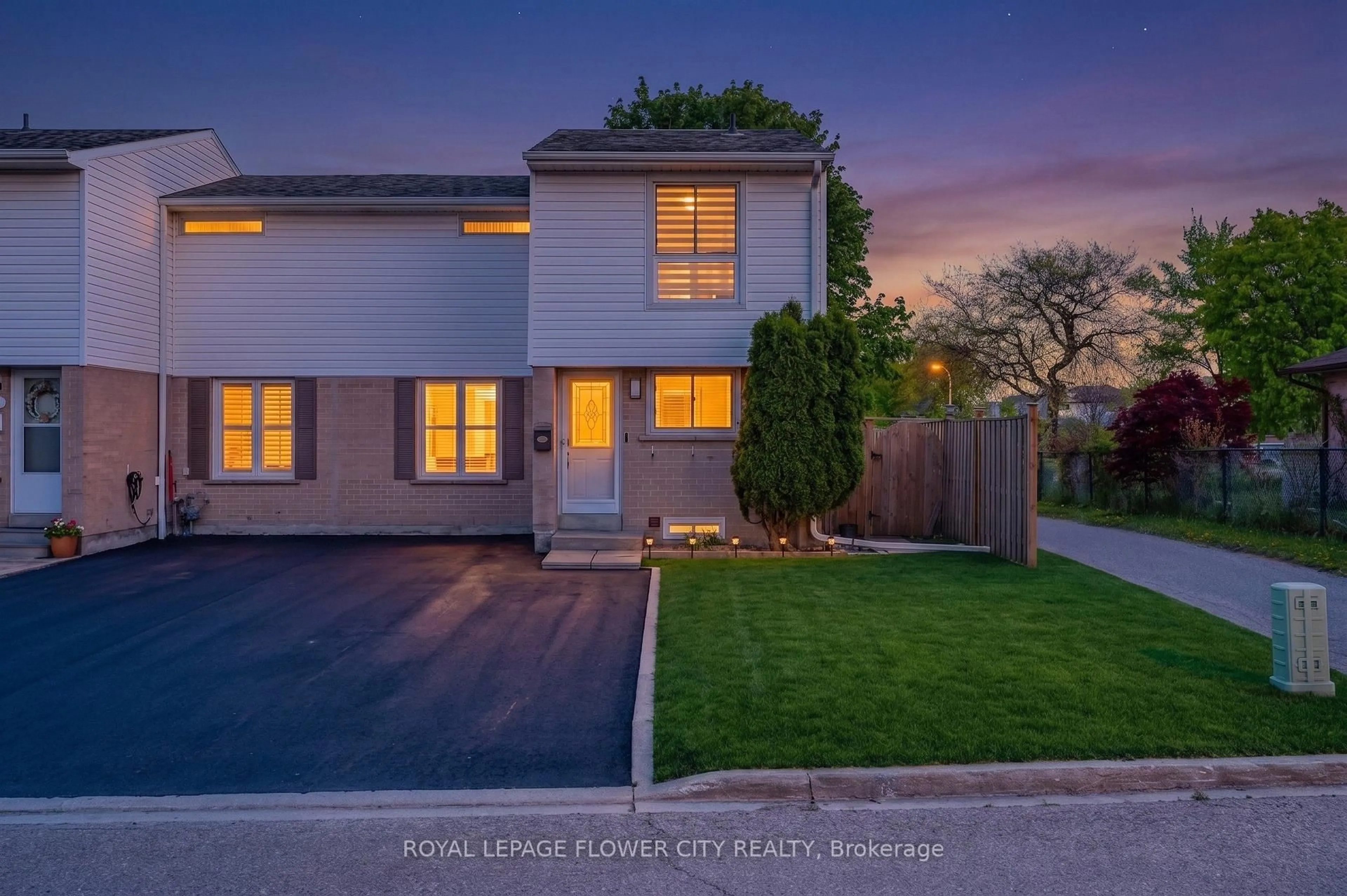 A pic from outside/outdoor area/front of a property/back of a property/a pic from drone, street for 16 Gleneaden Crt, Brampton Ontario L6S 2J7