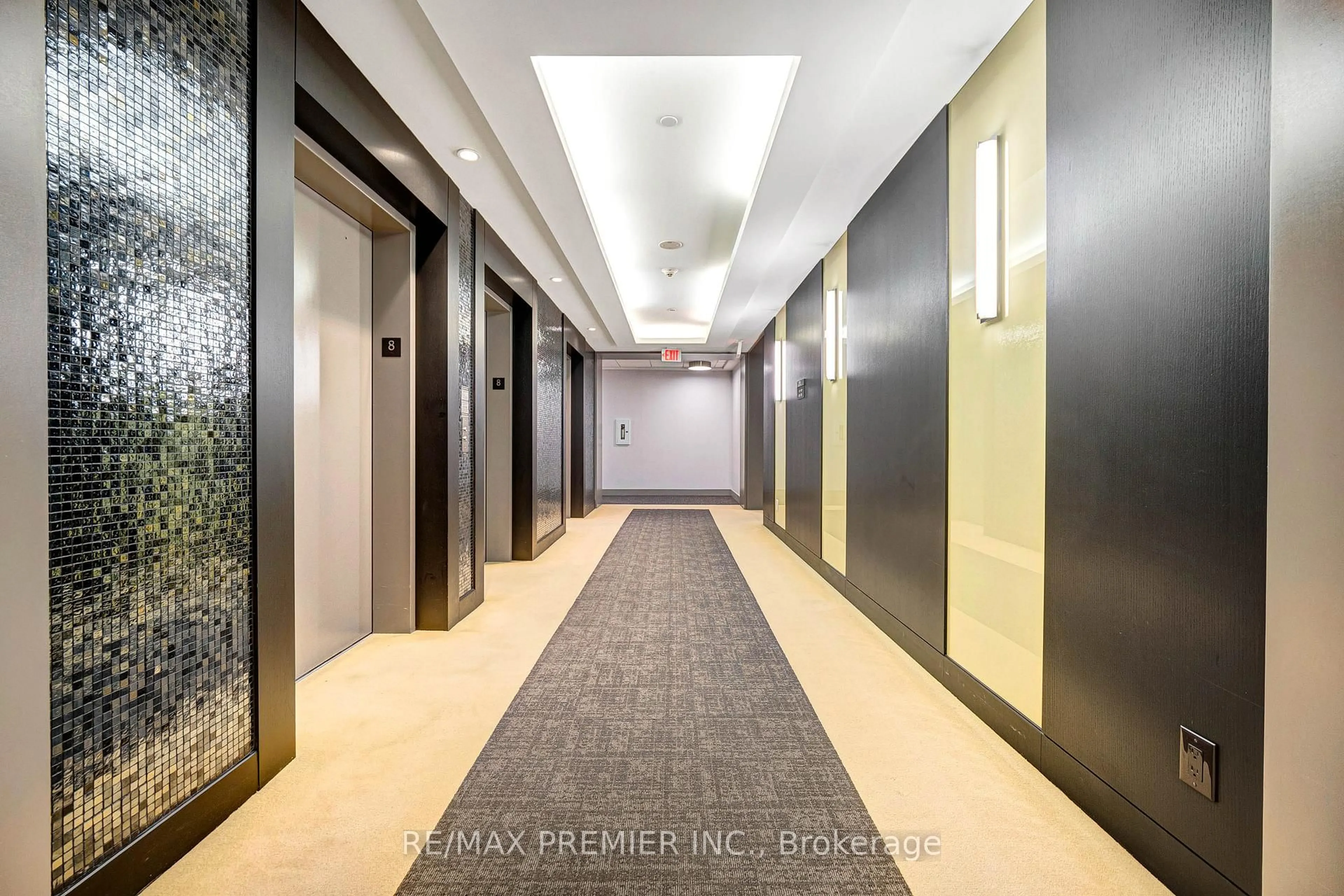 Indoor foyer for 2 Old Mill Dr #810, Toronto Ontario M6S 1R7