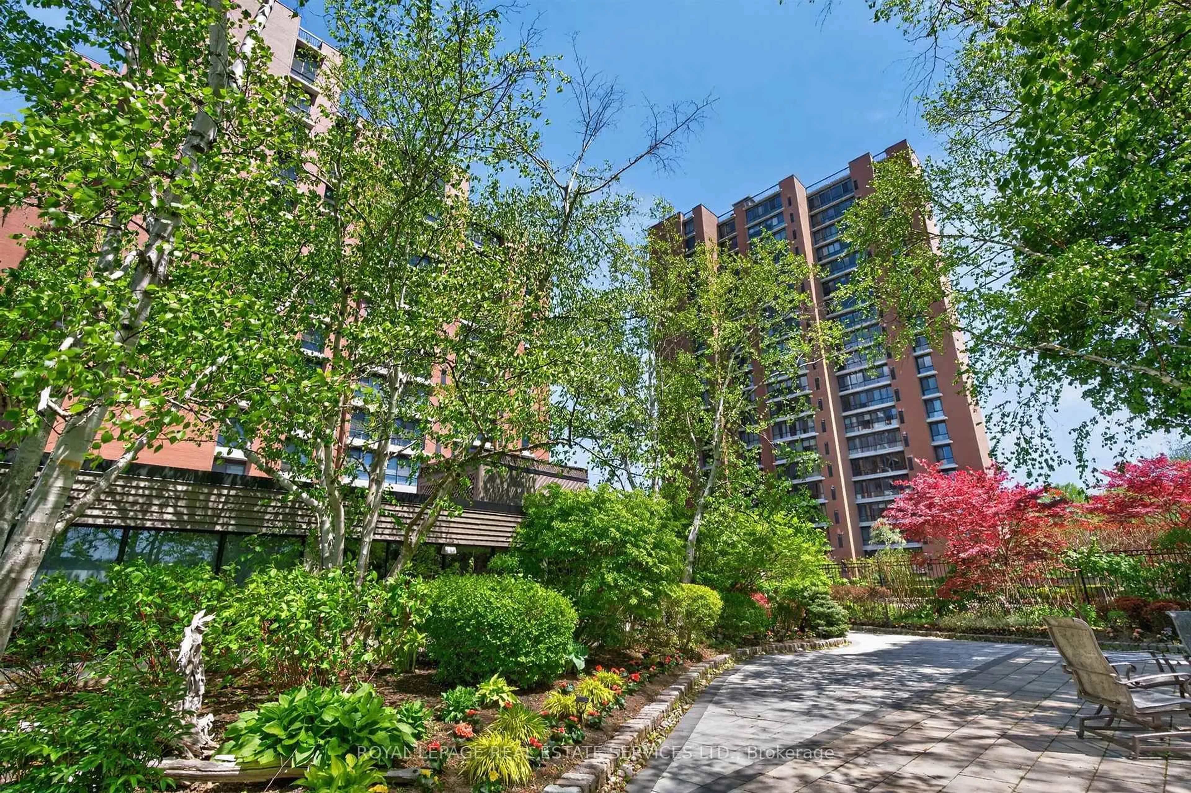 Patio, unknown for 1400 Dixie Rd #110, Mississauga Ontario L5E 3E1