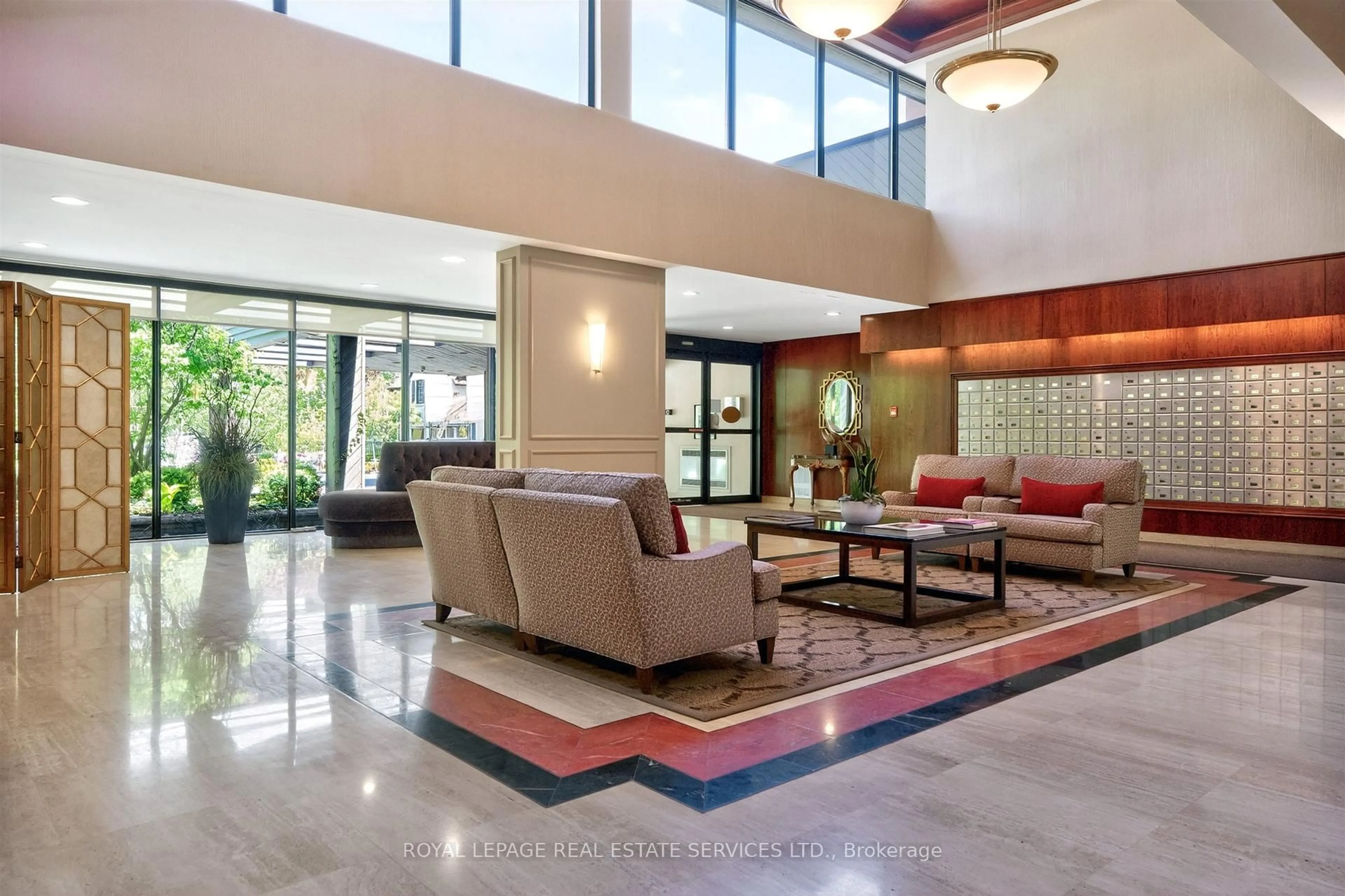 Lobby for 1400 Dixie Rd #110, Mississauga Ontario L5E 3E1