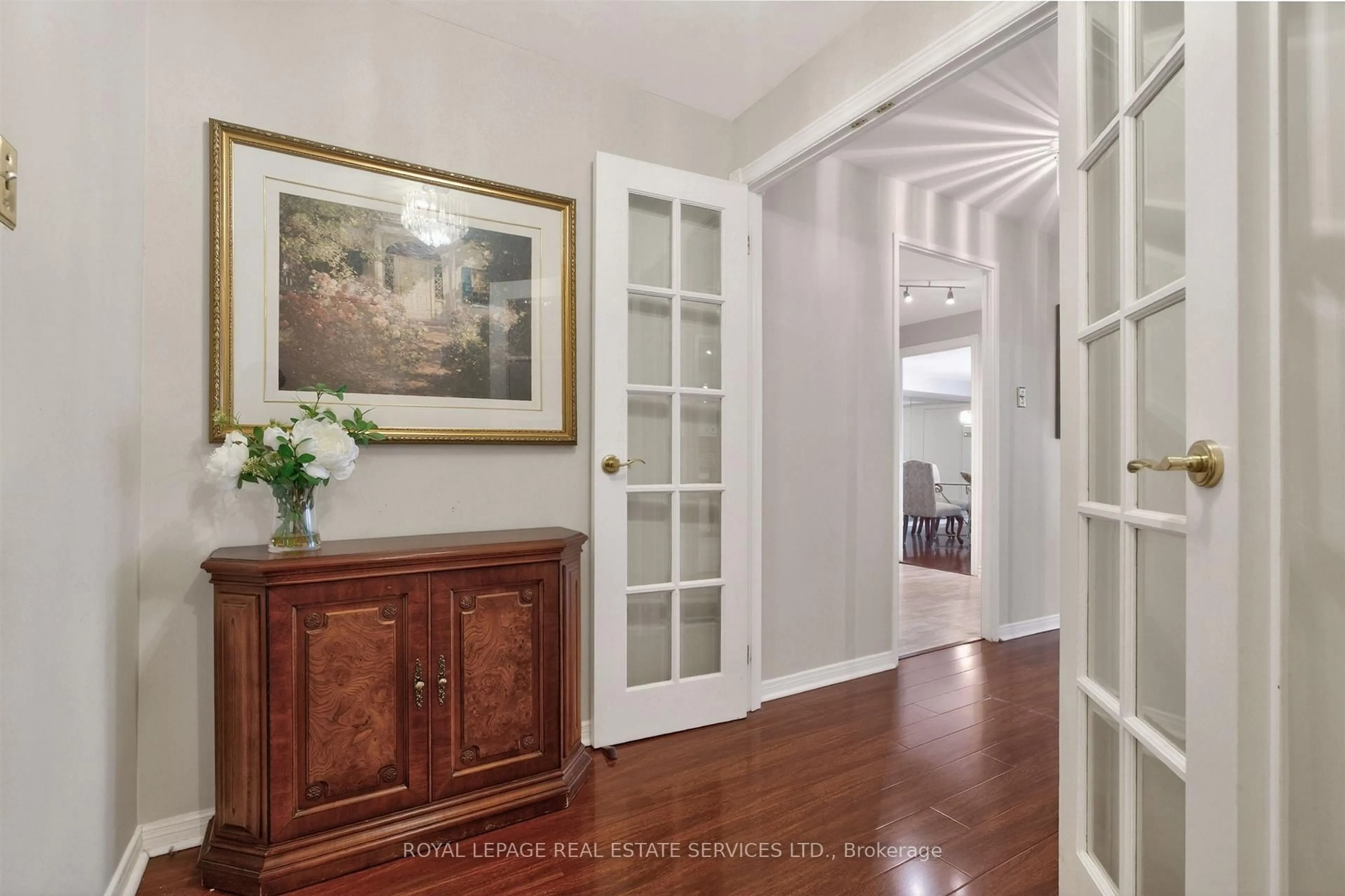 Indoor entryway for 1400 Dixie Rd #110, Mississauga Ontario L5E 3E1