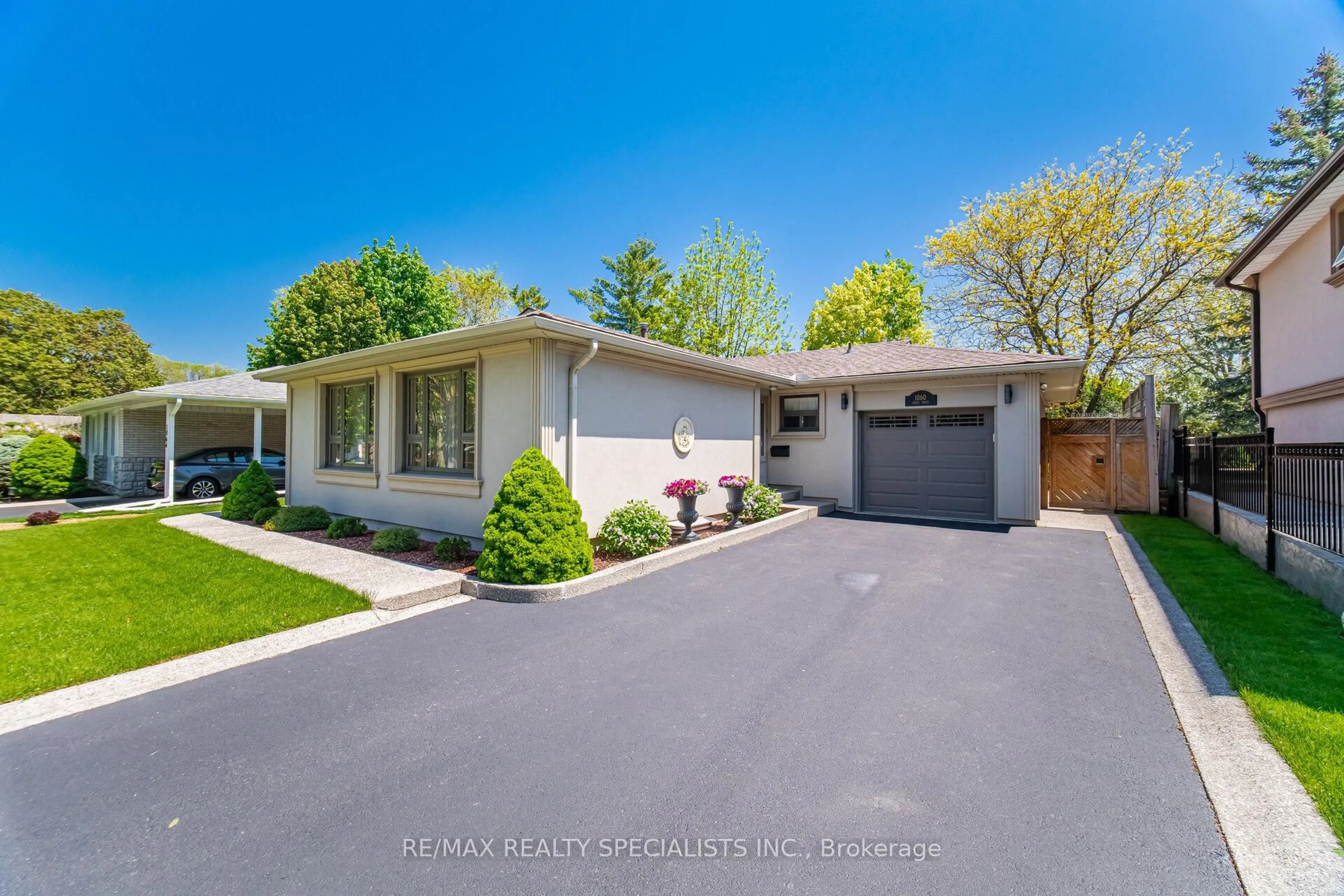 Unknown for 1060 Argus Dr, Mississauga Ontario L4Y 2L8
