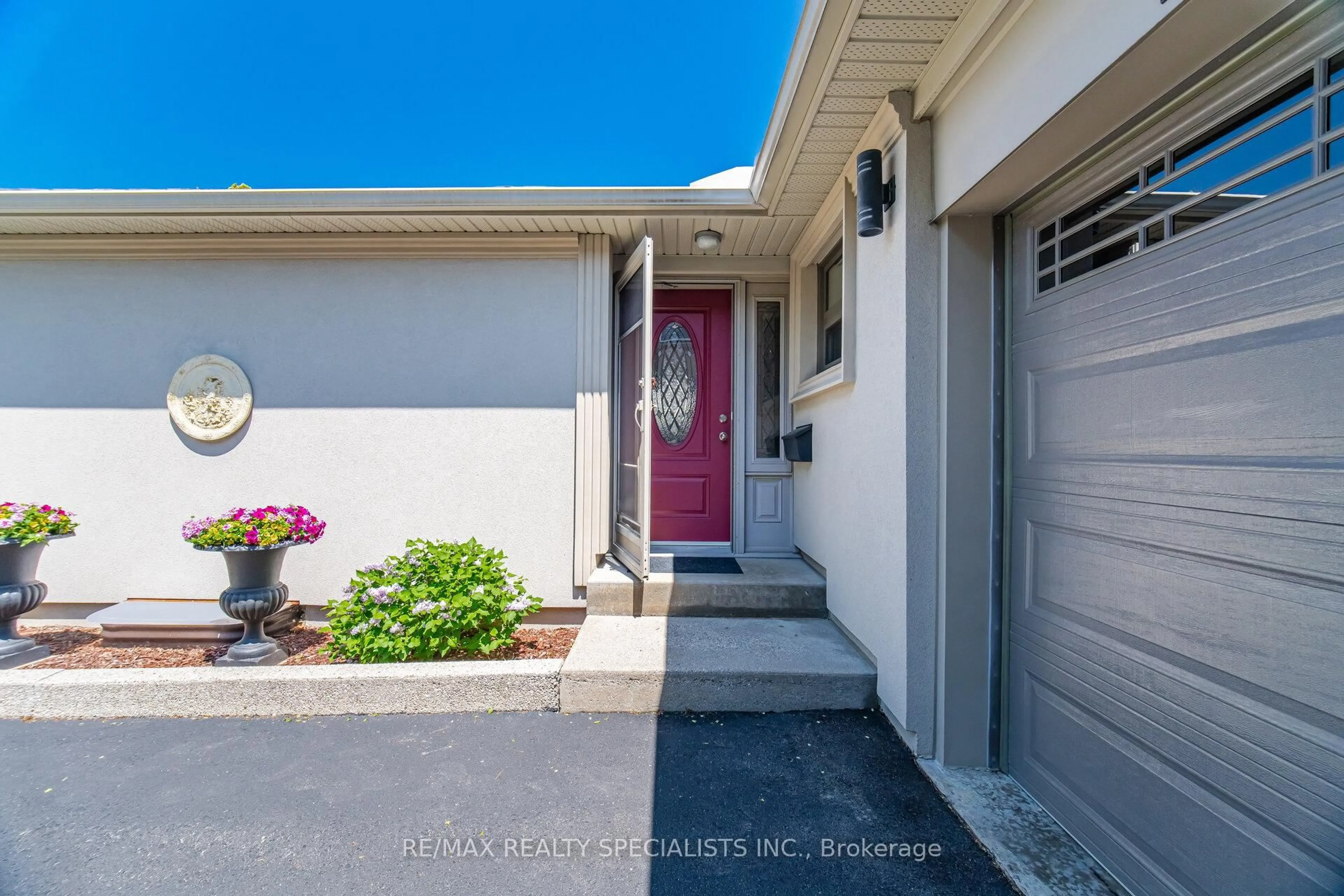Unknown for 1060 Argus Dr, Mississauga Ontario L4Y 2L8