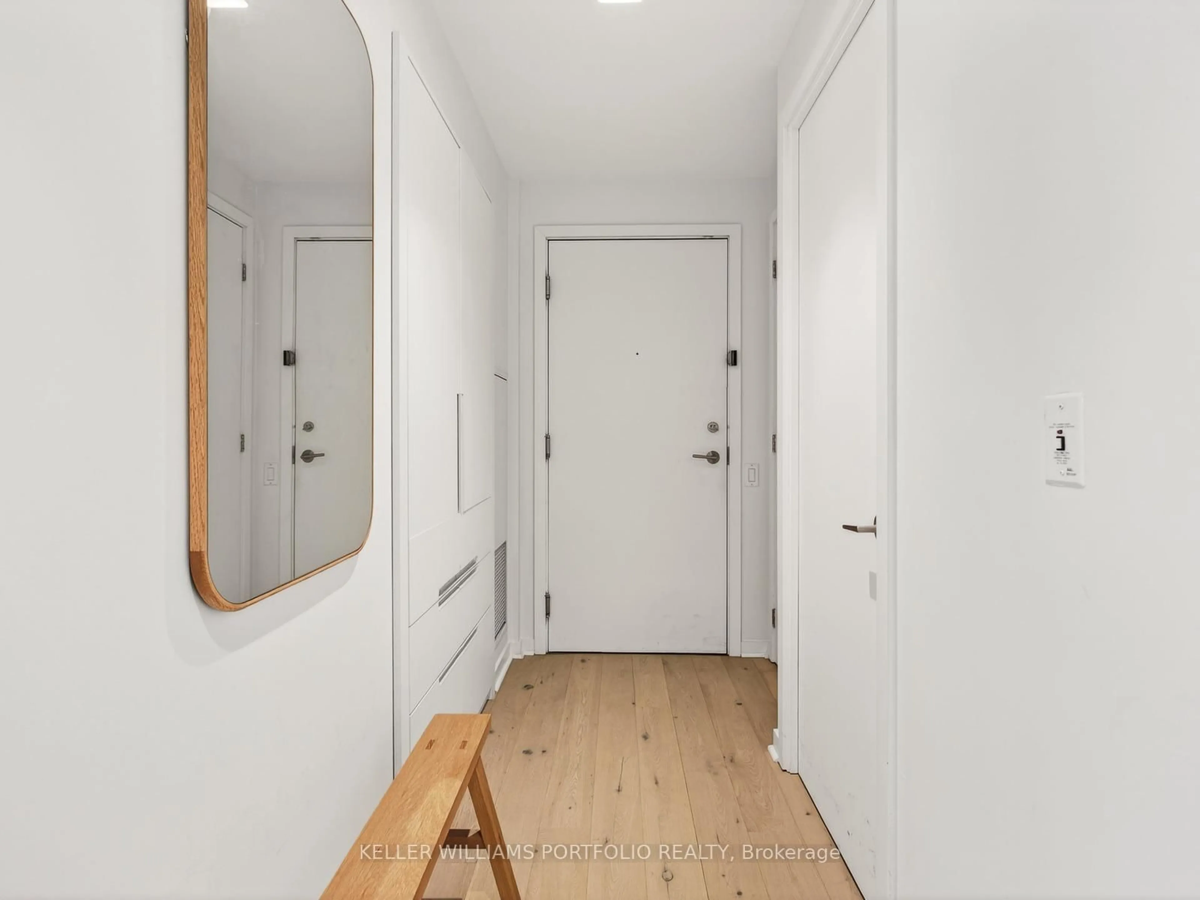Indoor entryway for 103 The Queensway Ave #1713, Toronto Ontario M6S 5B3