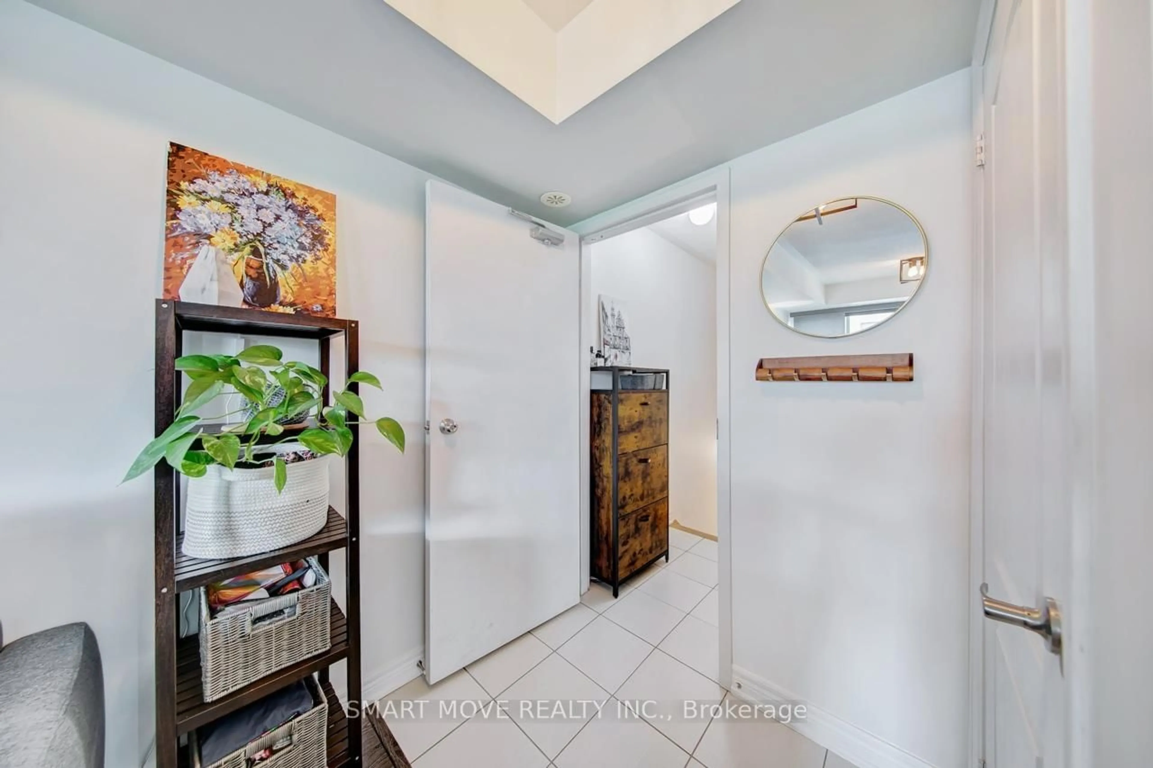 Indoor entryway for 138 Widdicombe Hill Blvd #716, Toronto Ontario M9R 0A9