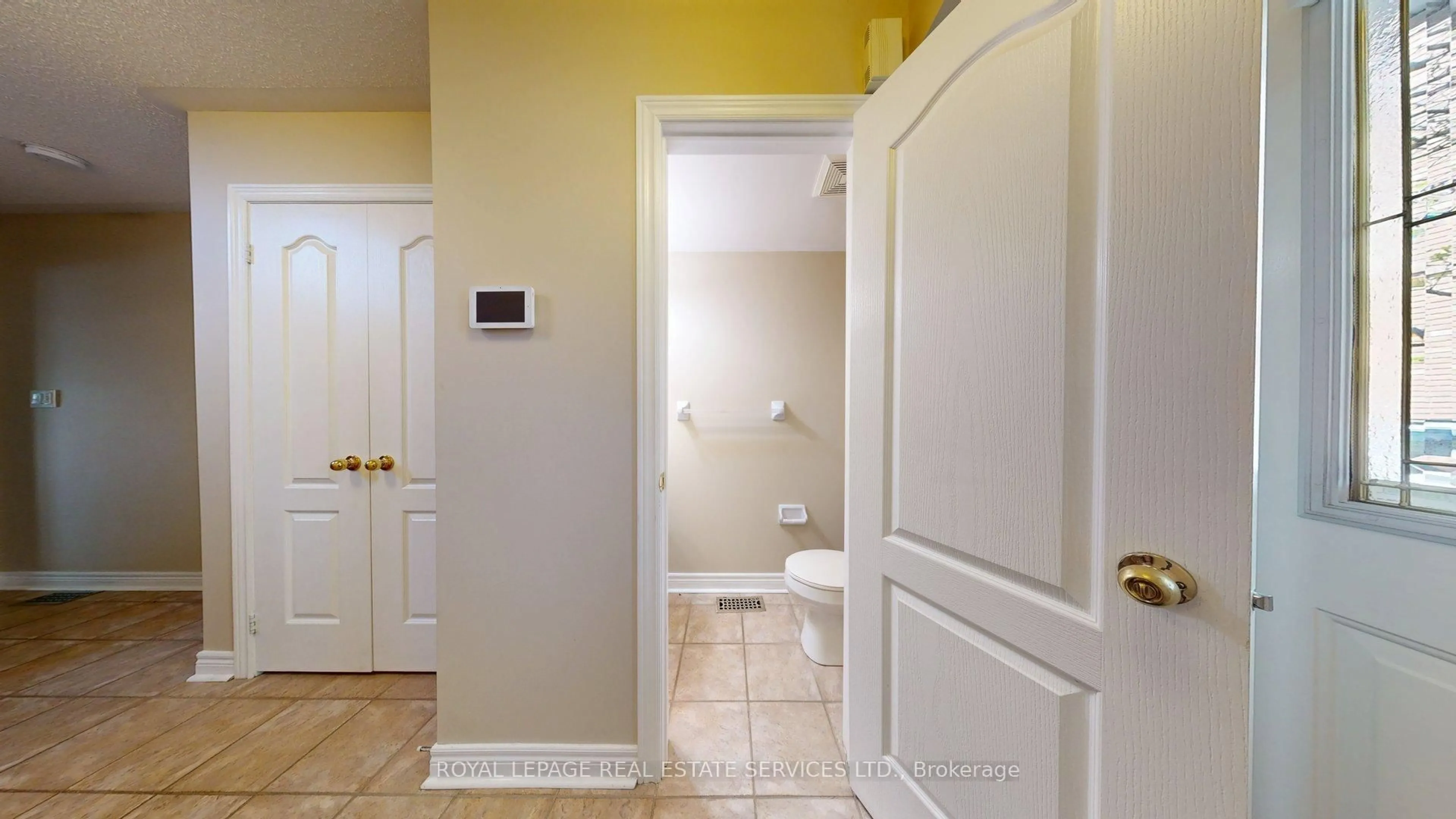 Standard bathroom, ceramic/tile floor for 619 Evans Ave #16, Toronto Ontario M8W 2W4