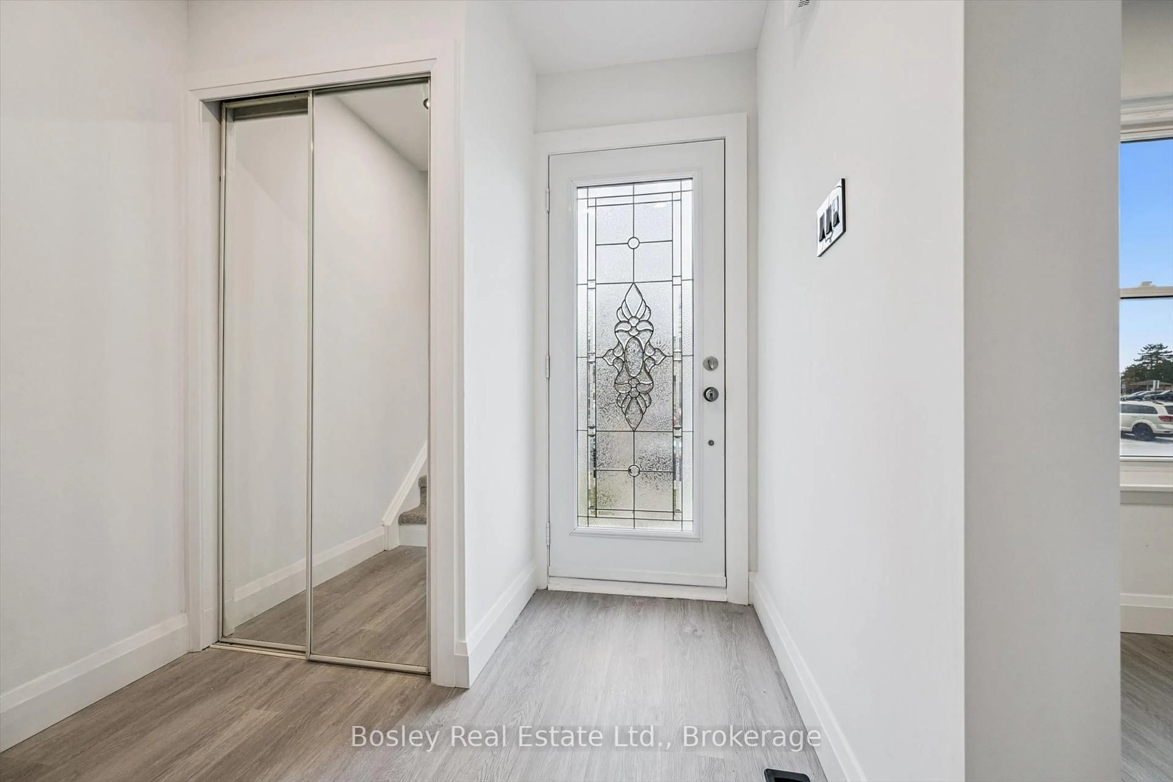 Indoor entryway for 900 Central Park Dr #49, Brampton Ontario L6S 3J6