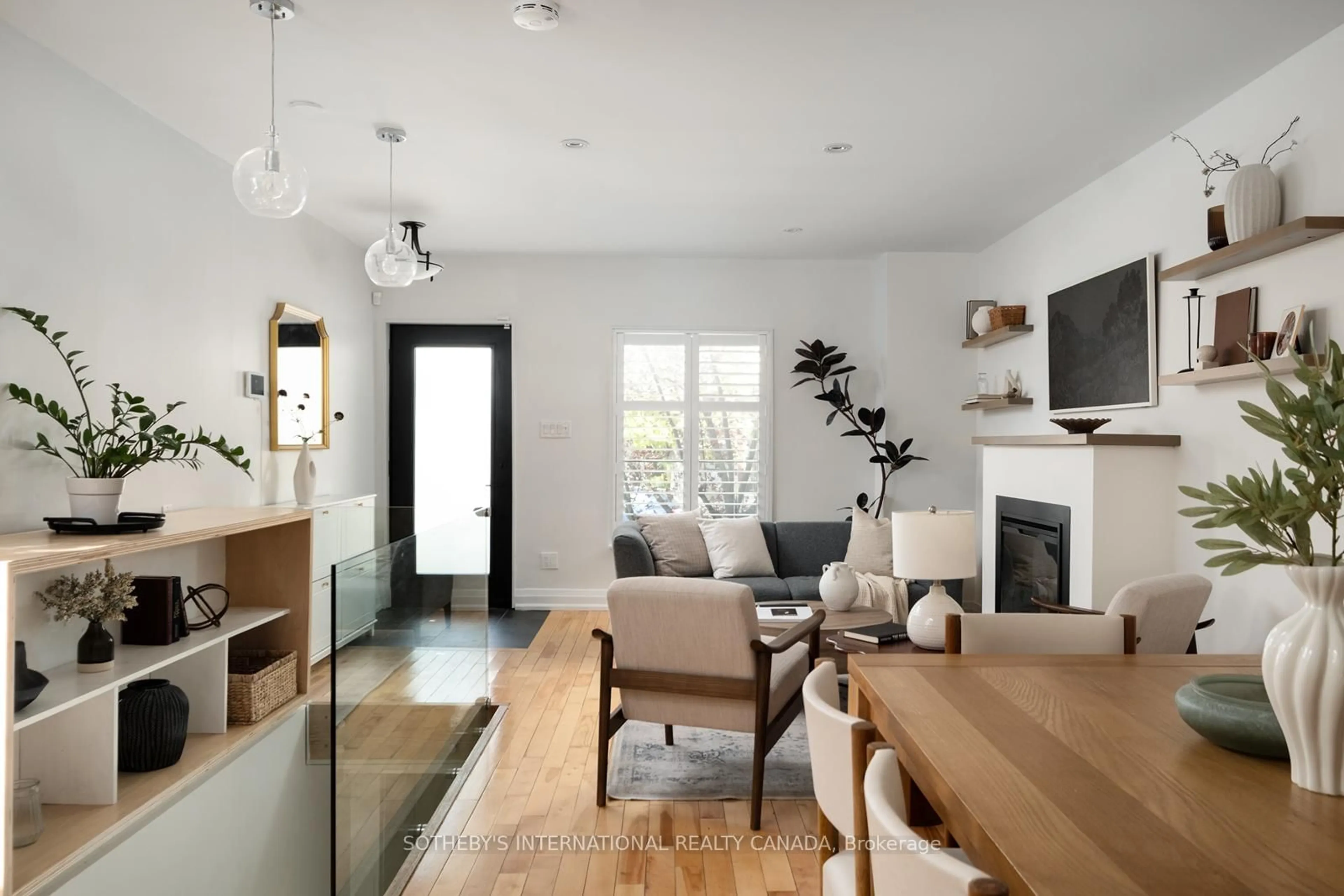Living room with furniture, unknown for 93 Fuller Ave, Toronto Ontario M6R 2C4