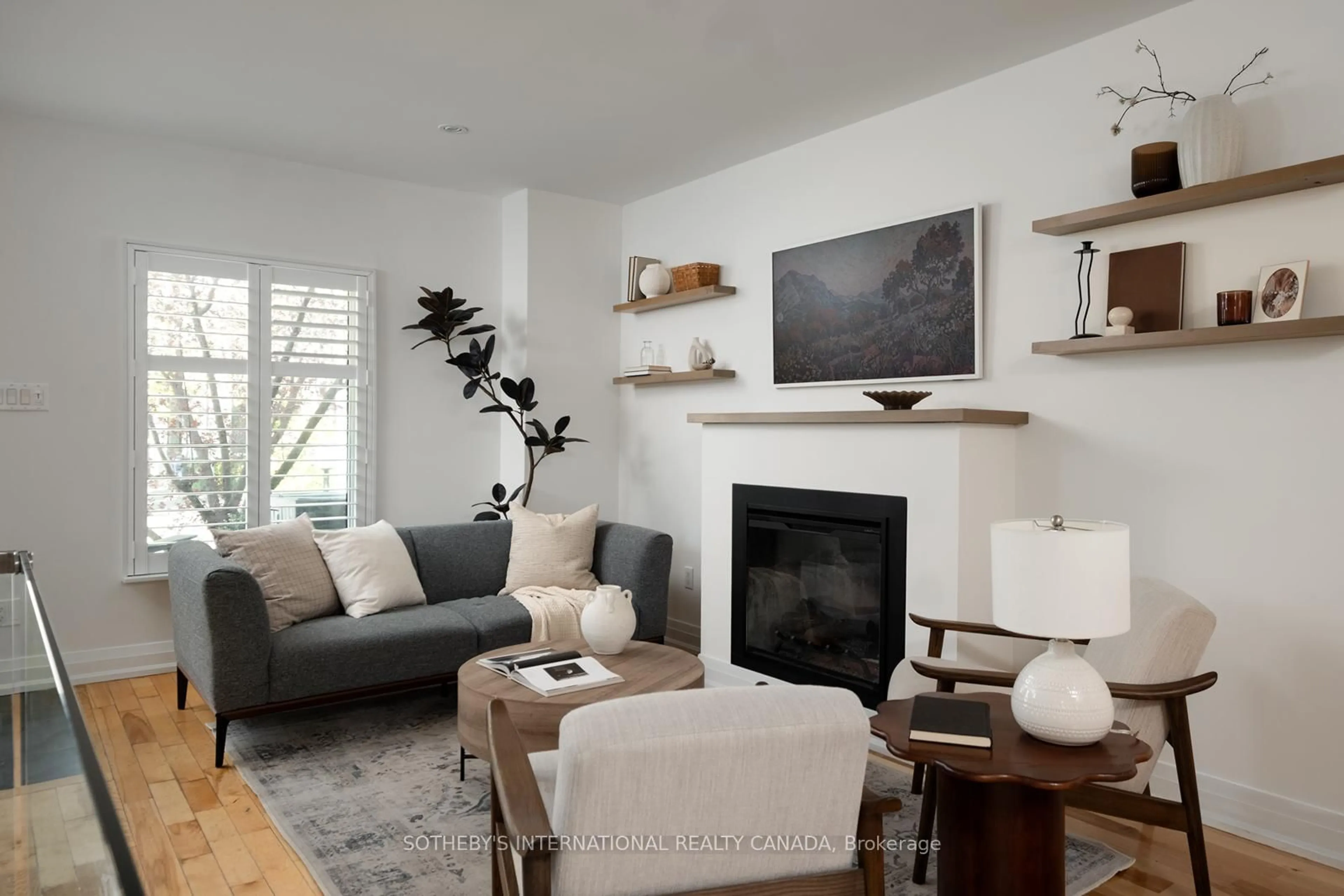 Living room with furniture, unknown for 93 Fuller Ave, Toronto Ontario M6R 2C4