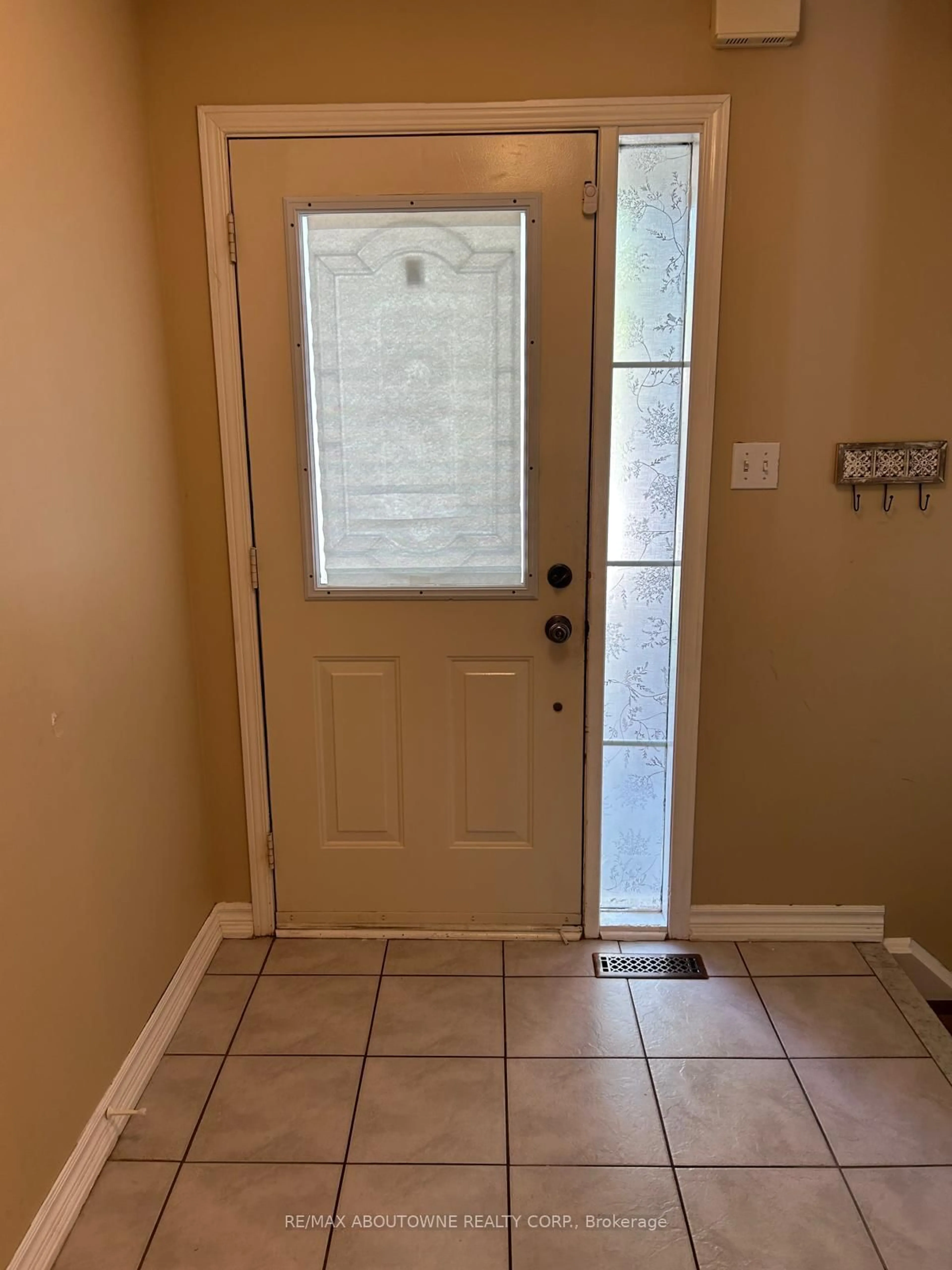 Indoor entryway for 2473 LAZIO Lane, Oakville Ontario L6M 4P7